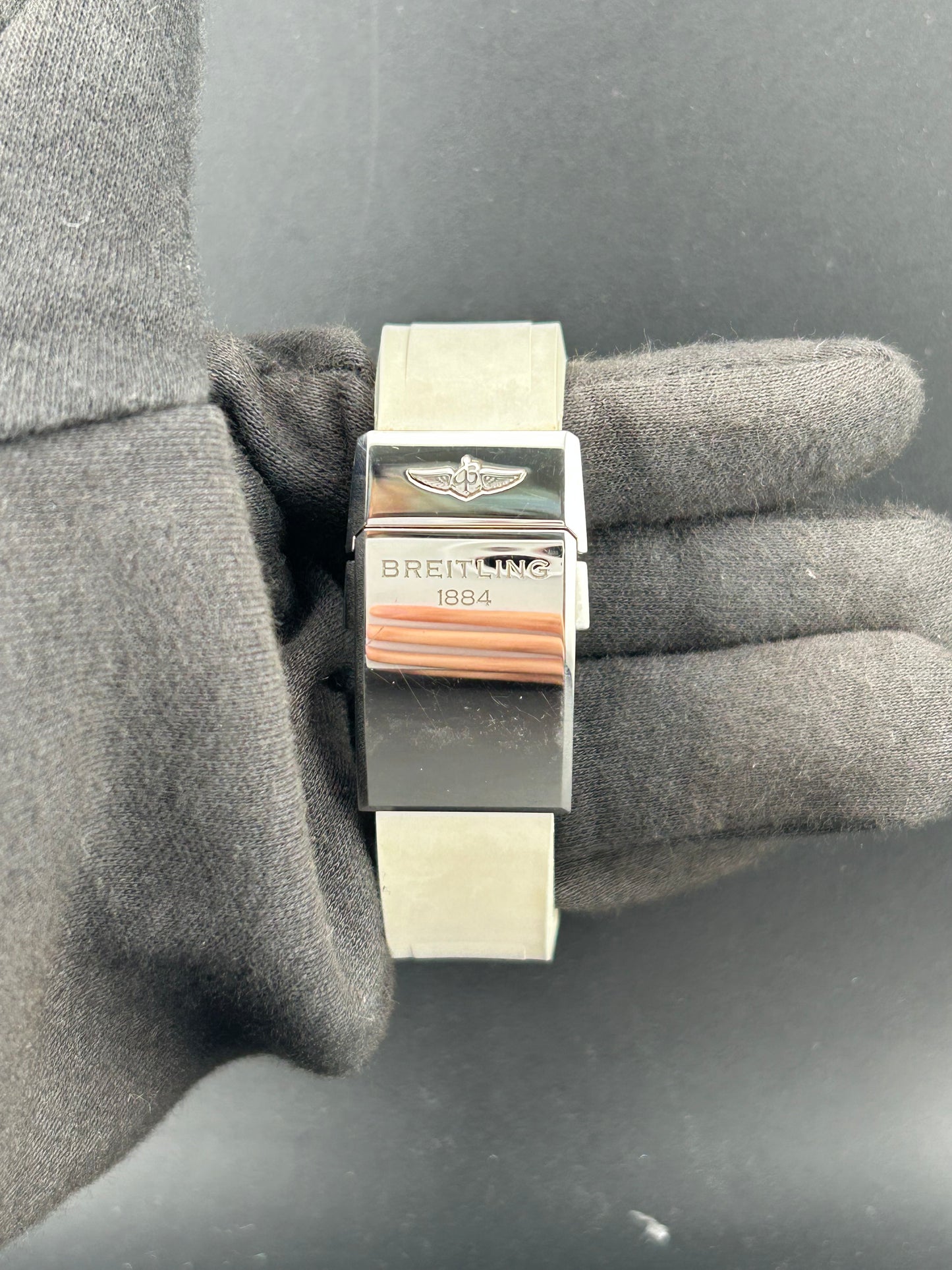 Breitling Superocean Heritage White Arabic Numerals Dial on White Rubber Strap Ref. A17364A9/A763 Complete 2014 — view 4