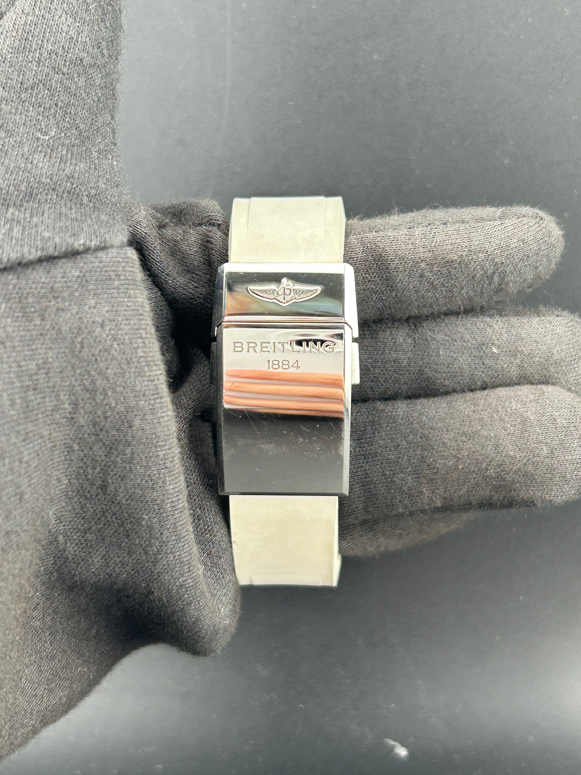 Breitling Superocean Heritage White Arabic Numerals Dial on White Rubber Strap Ref. A17364A9/A763 Complete 2014 — view 4