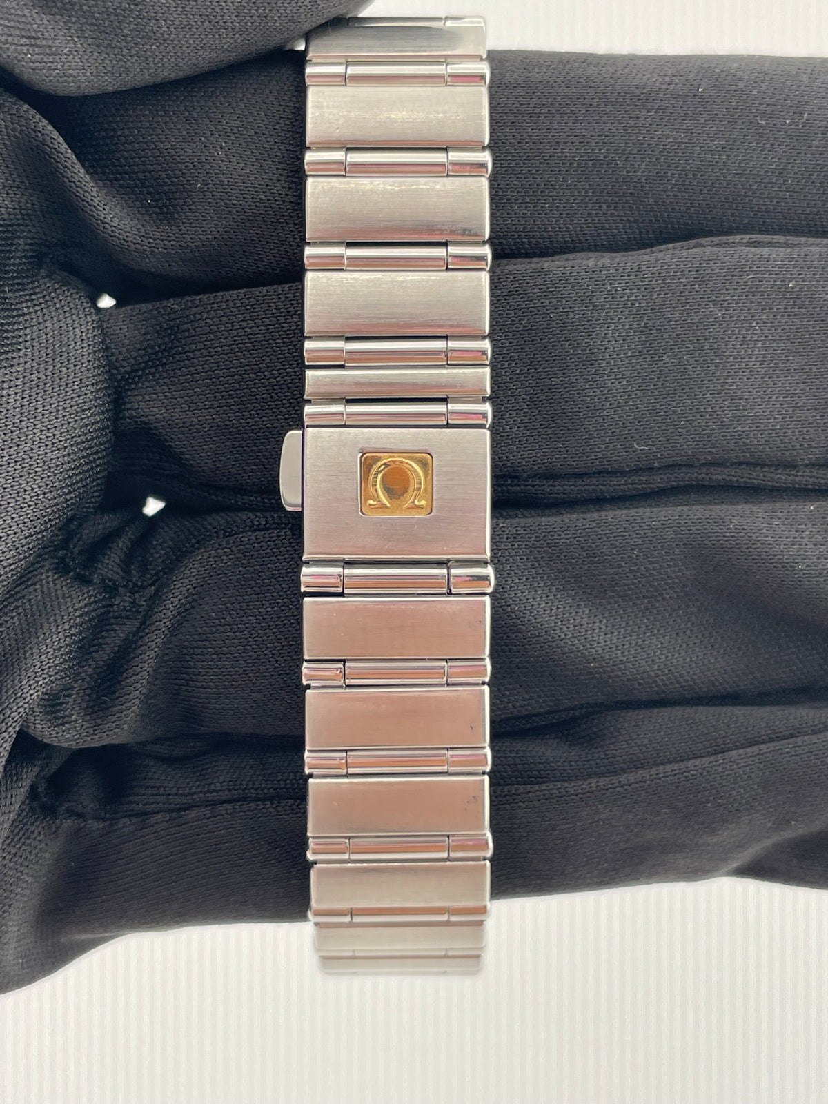 Omega Constellation White Dial on Stainless Steel Bracelet Ref. 1562.3 — view 5
