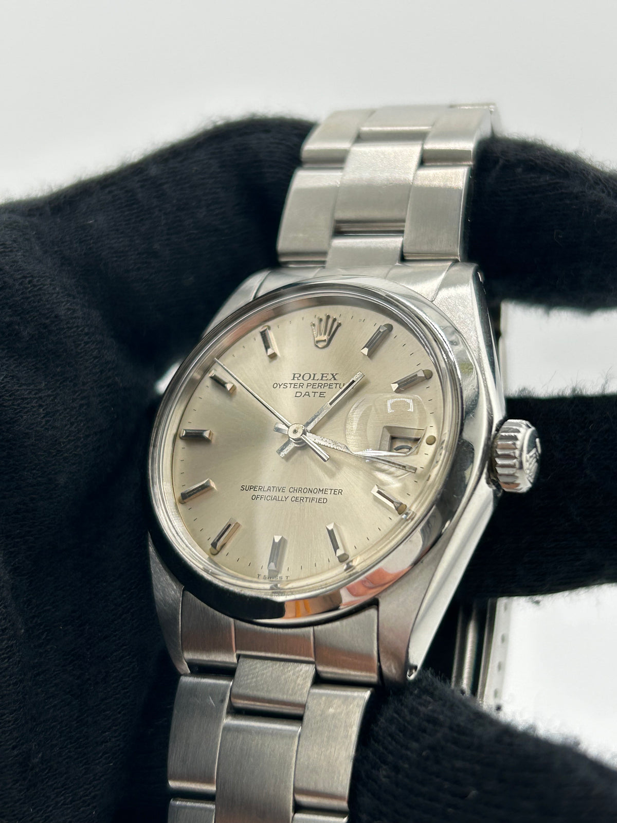 Rolex Oyster Perpetual Date Silver Index Dial on Oyster Rivet Bracelet Ref. 1500 1969 — view 2
