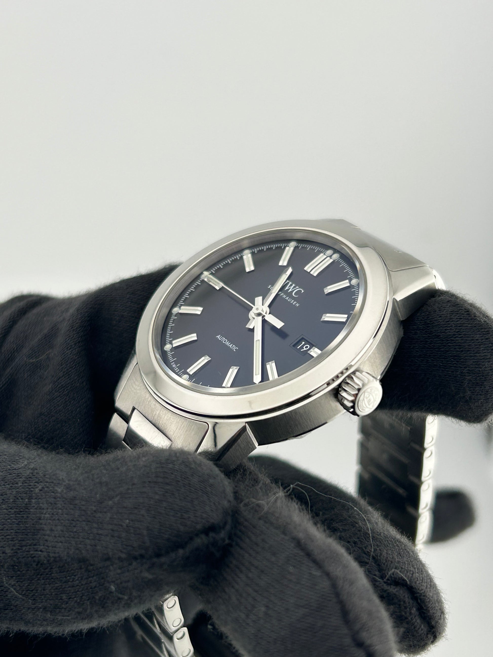 Iwc Ingenieur Automatic Black Dial on Stainless Steel Ref. IW357002 Card 2018 — view 3