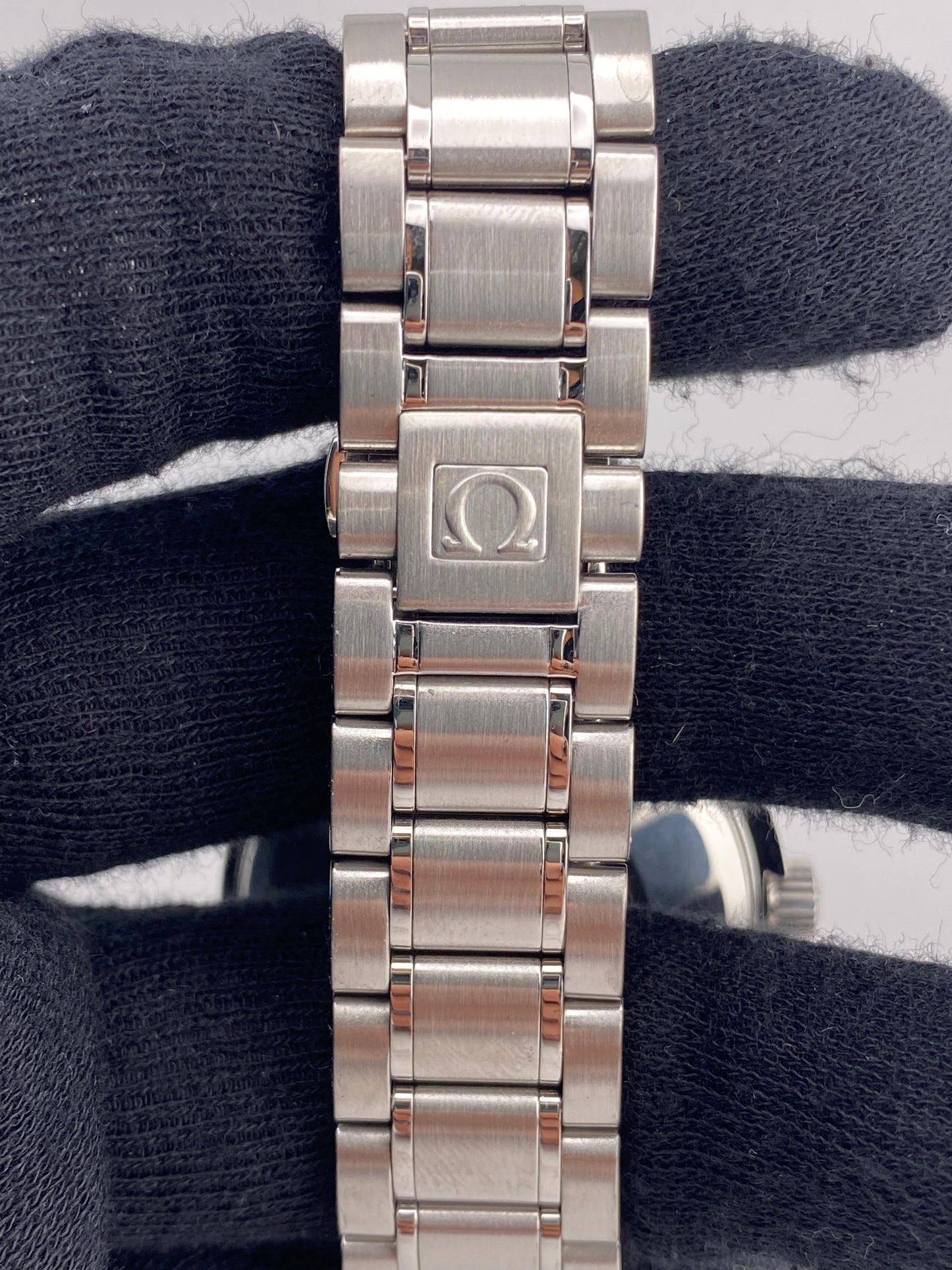 Omega Speedmaster Silver Dial on Stainless Steel Bracelet Ref. 3513.33 — view 4