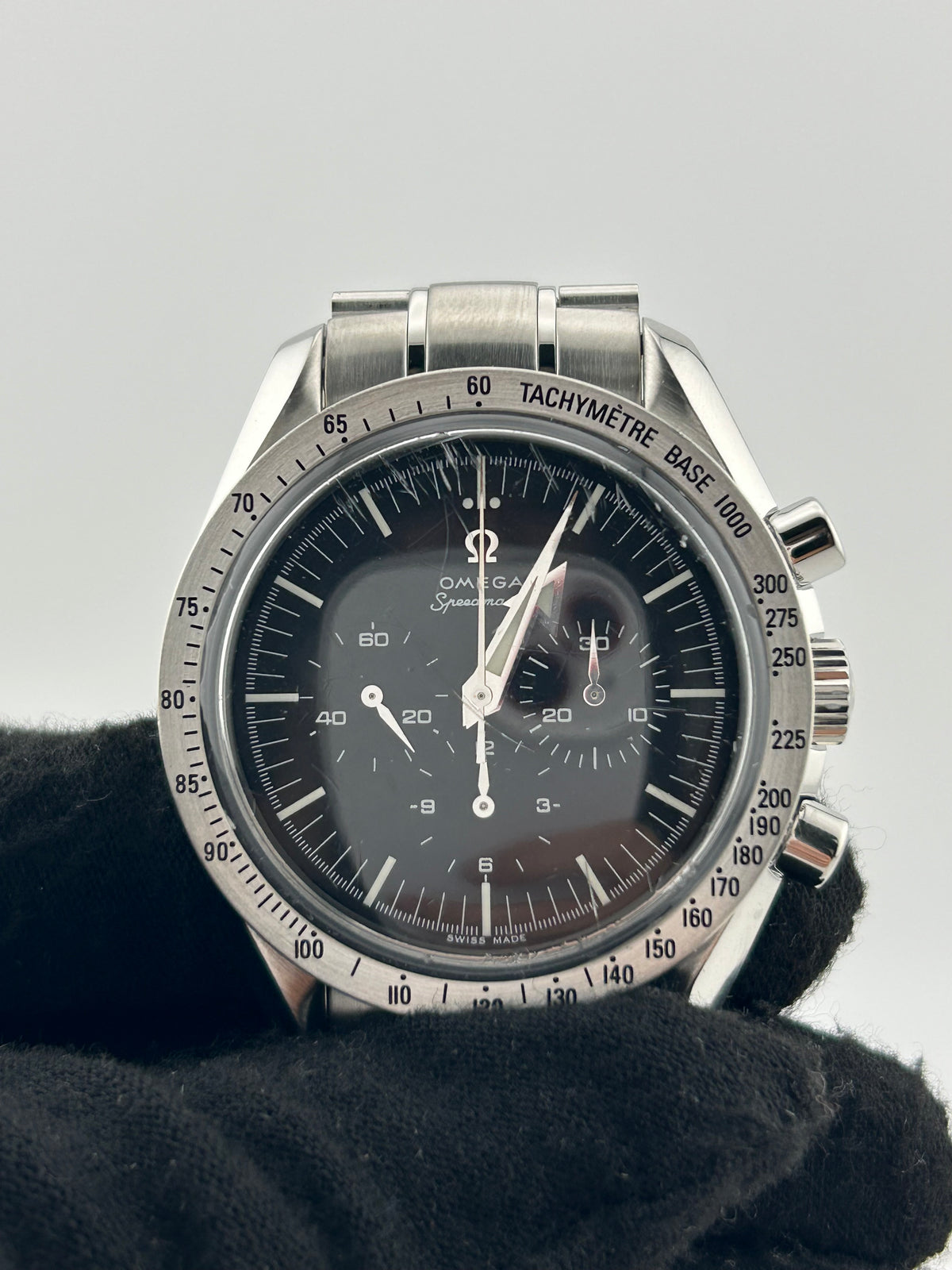 Omega Speedmaster Broad Arrow Black Dial on Stainless Steel Bracelet Ref. 3594.50 — view 3