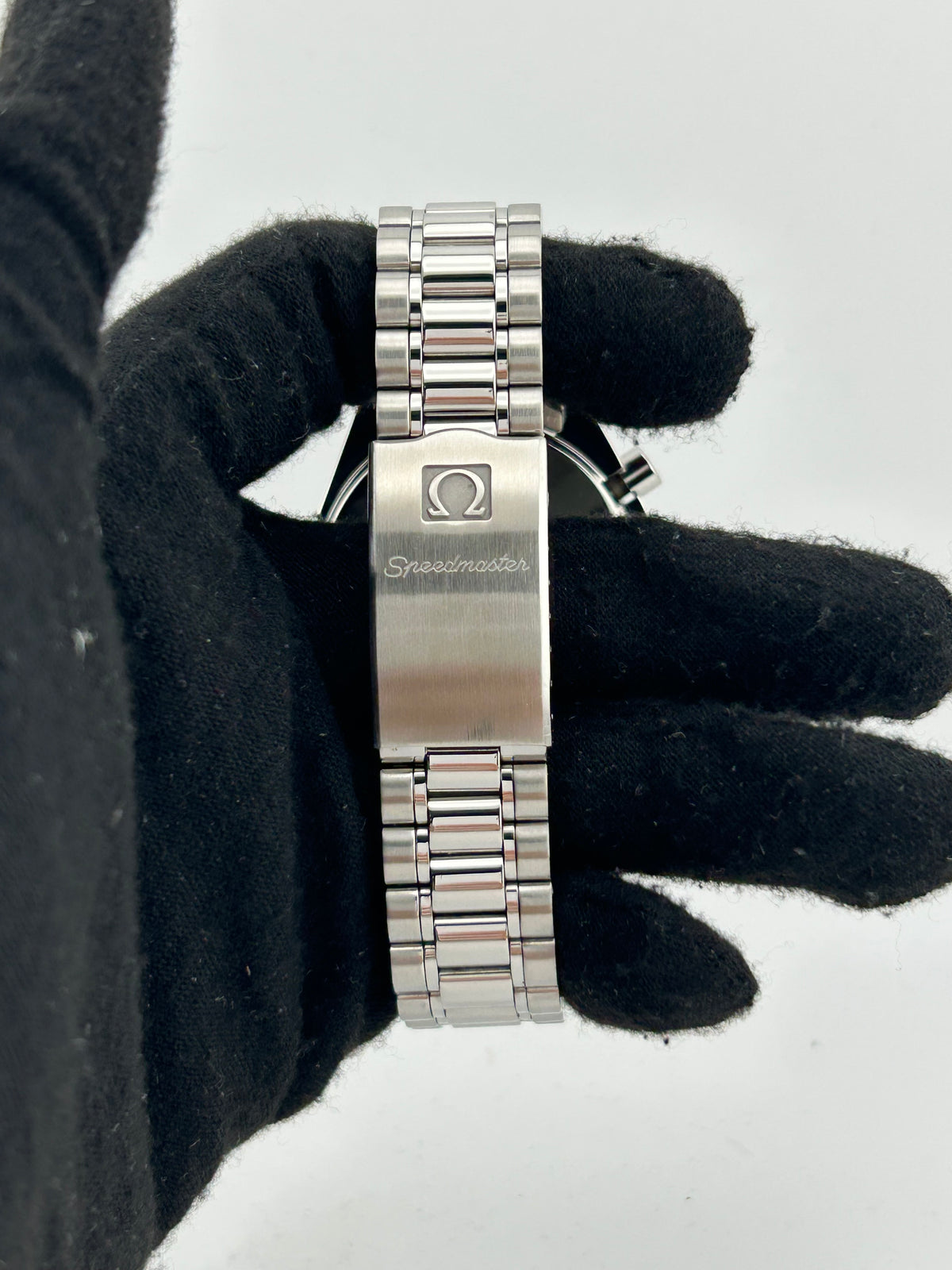 Omega Speedmaster Reduced Black Dial on Stainless Steel Bracelet Ref. 3510.5 — view 4