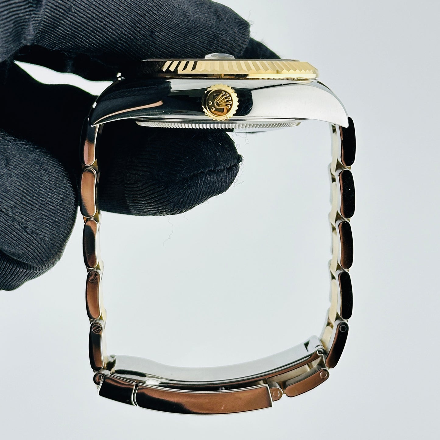 Rolex SkyDweller Champagne Index Dial on Oyster Bracelet Ref. 326933 Card 2018 — view 6