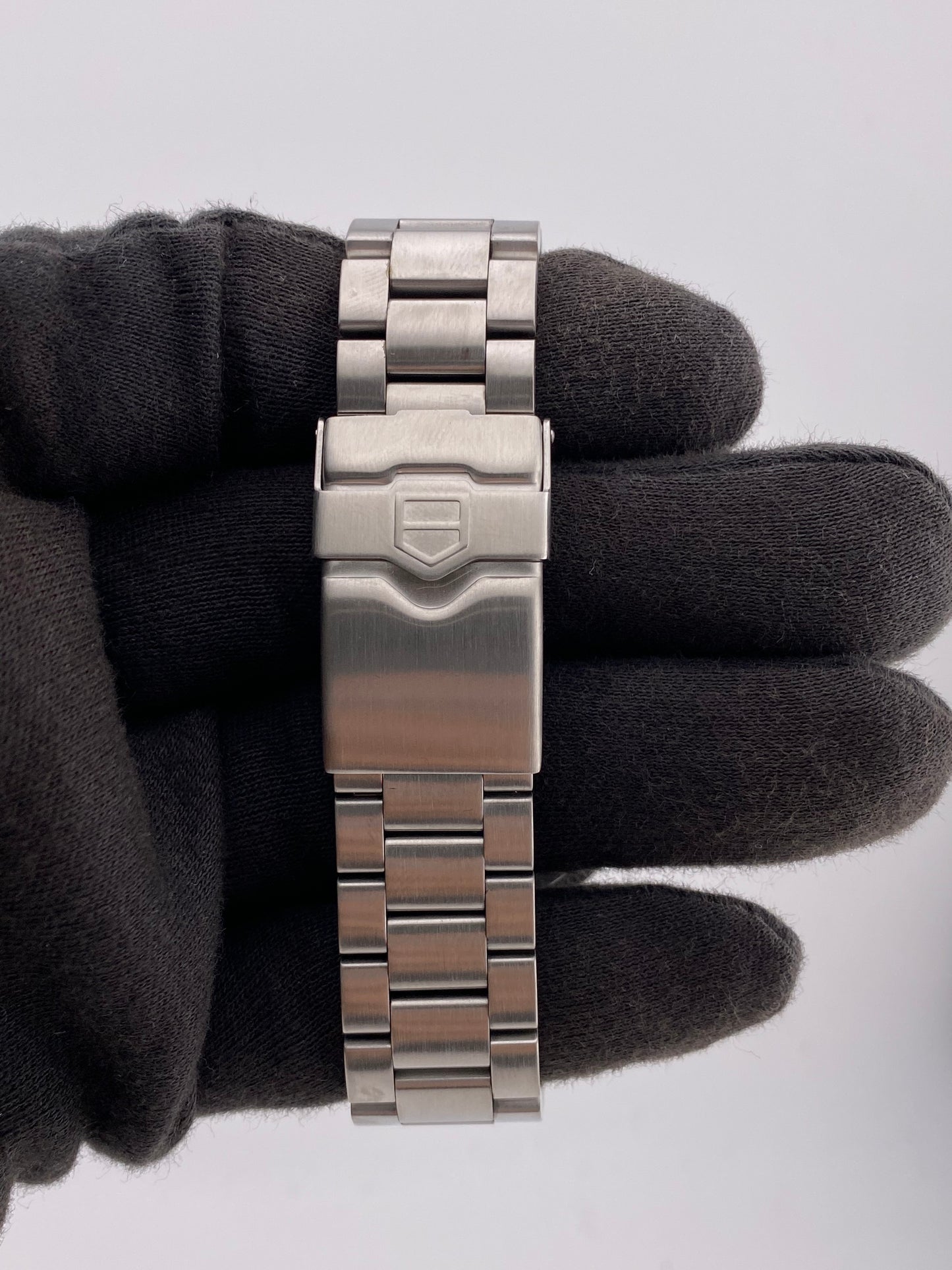 Tag Heuer Formula 1 Black Dial on Stainless Steel Bracelet Ref. WAU1114 — view 4