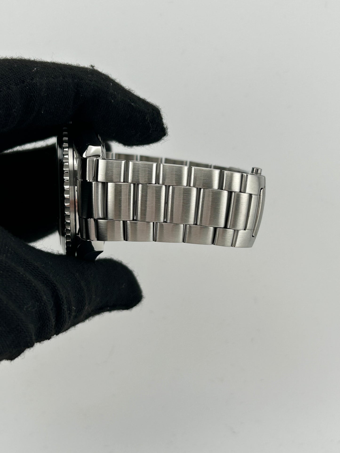 Omega Seamaster Planet Ocean Black Dial on Stainless Steel Bracelet Ref. 2200.50.00 Card 2006 — view 5