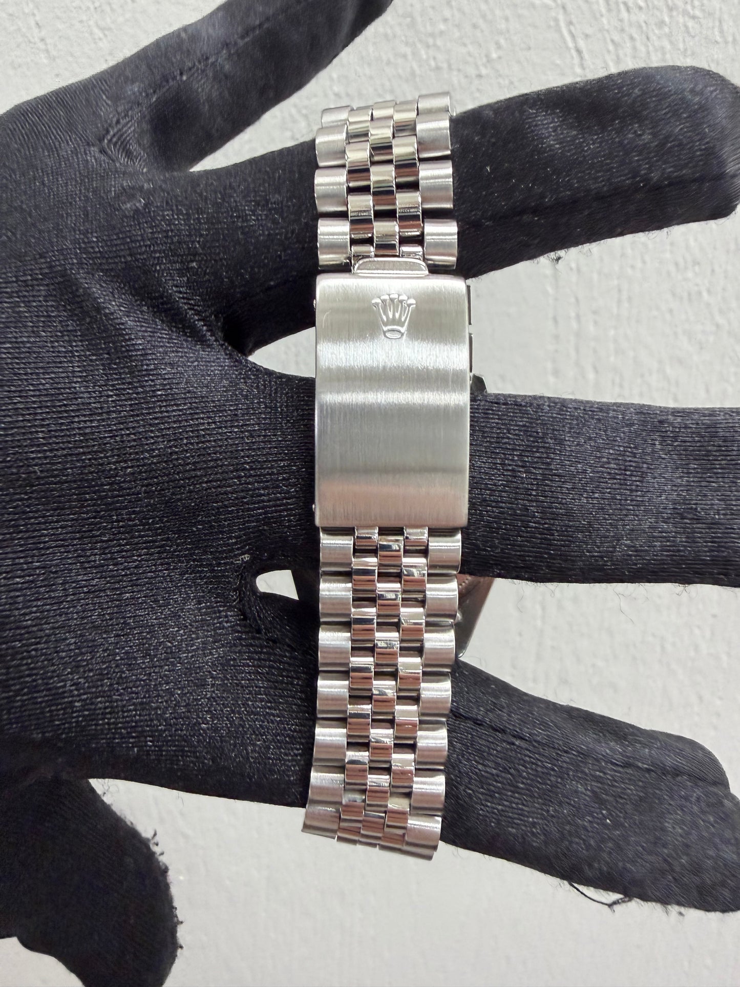 Rolex Datejust Silver Stick Dial on Jubilee Ref. 1601/4 Papers 1977 — view 3