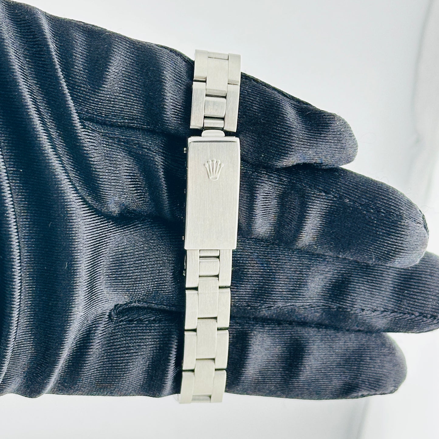 Rolex Oyster Perpetual Silver Stick Dial on Oyster Bracelet Ref. 76080 Papers 2000 — view 4