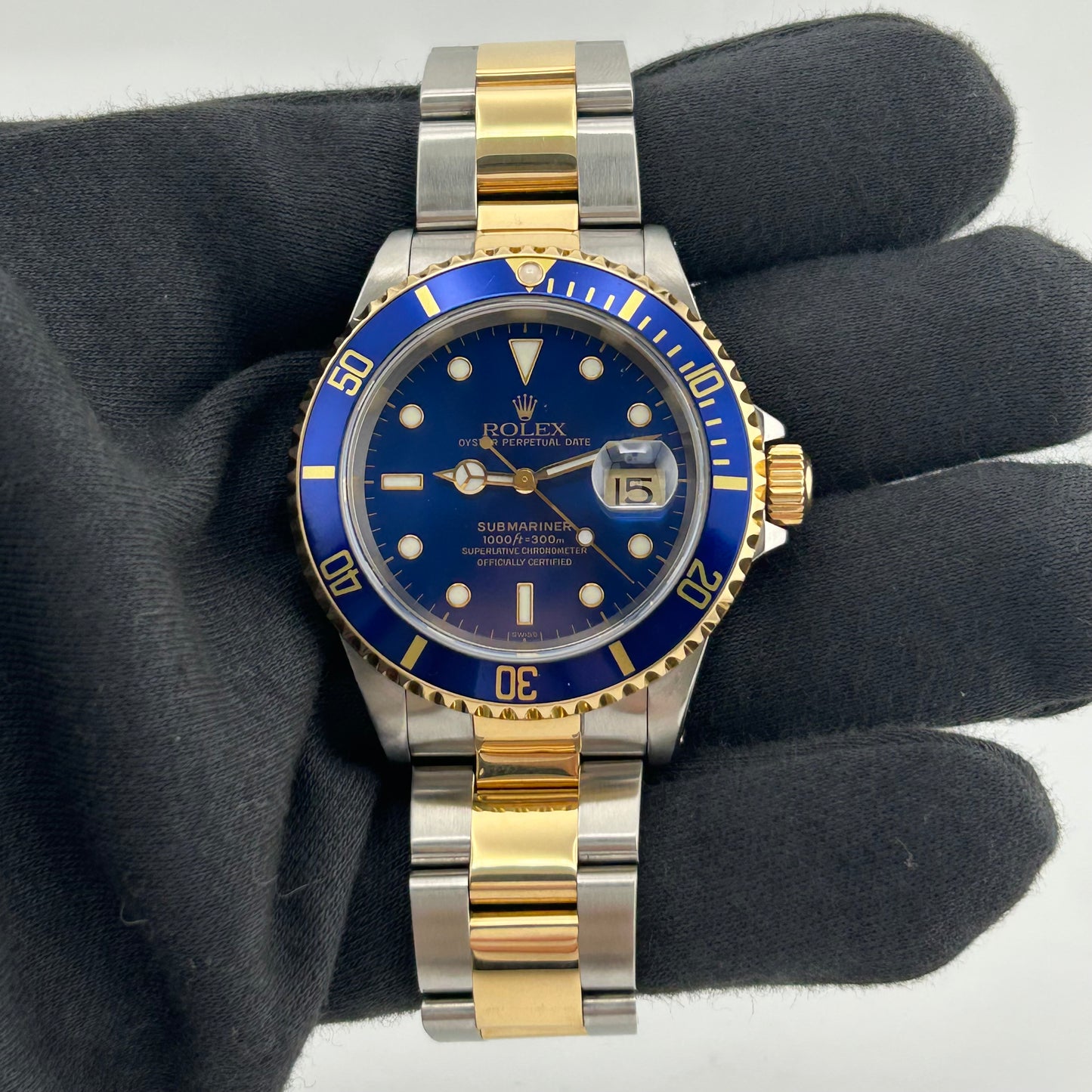 Rolex Submariner Blue Dial on Oyster Ref. 16613 Papers 1999 — view 2