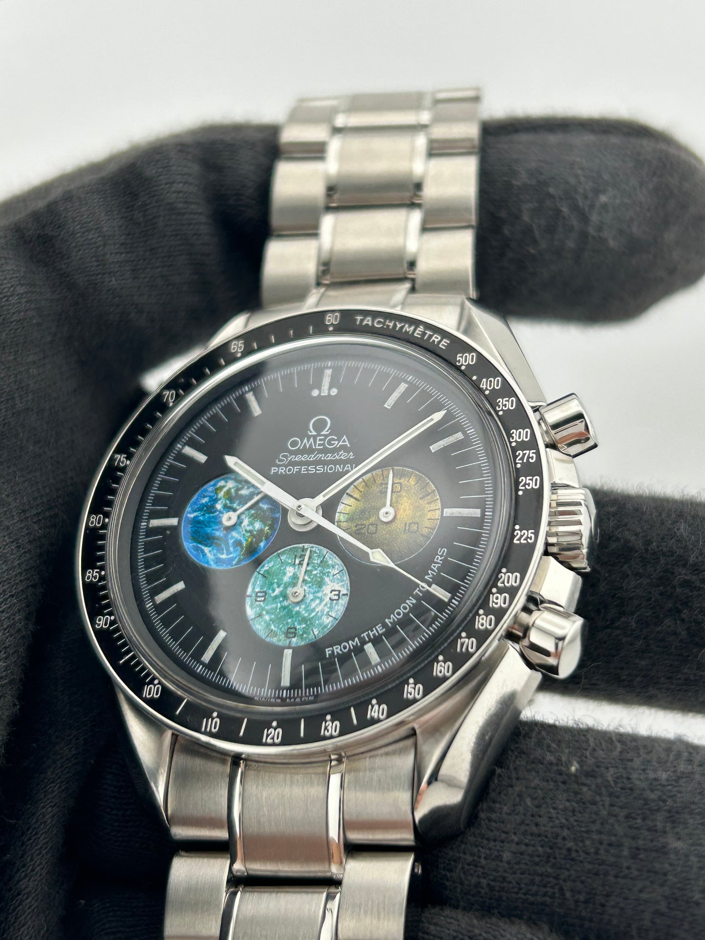 Omega Speedmaster Moon to Mars Black Dial on Stainless Steel Bracelet Ref. 3577.50 — view 3