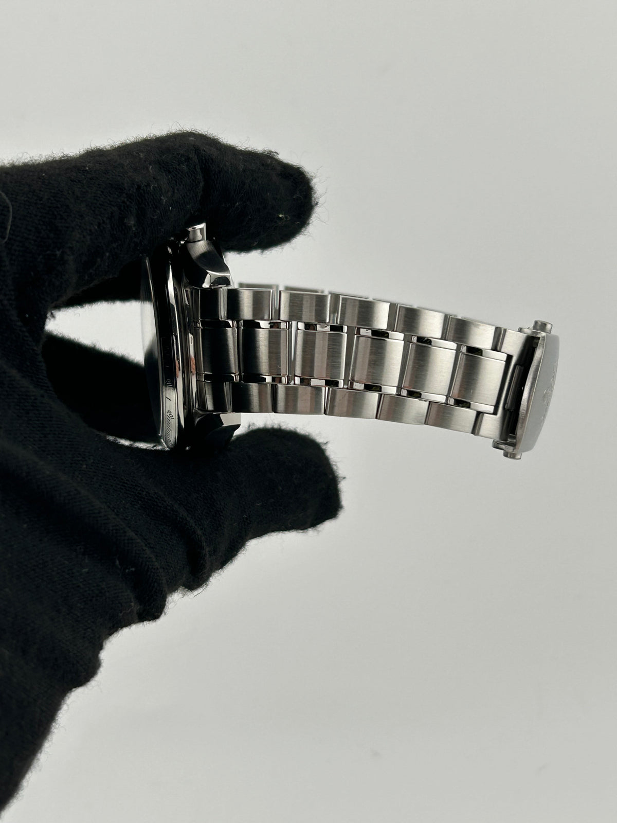 Omega Speedmaster Date Silver Dial on Stainless Steel Bracelet Ref. 3211.30 — view 5