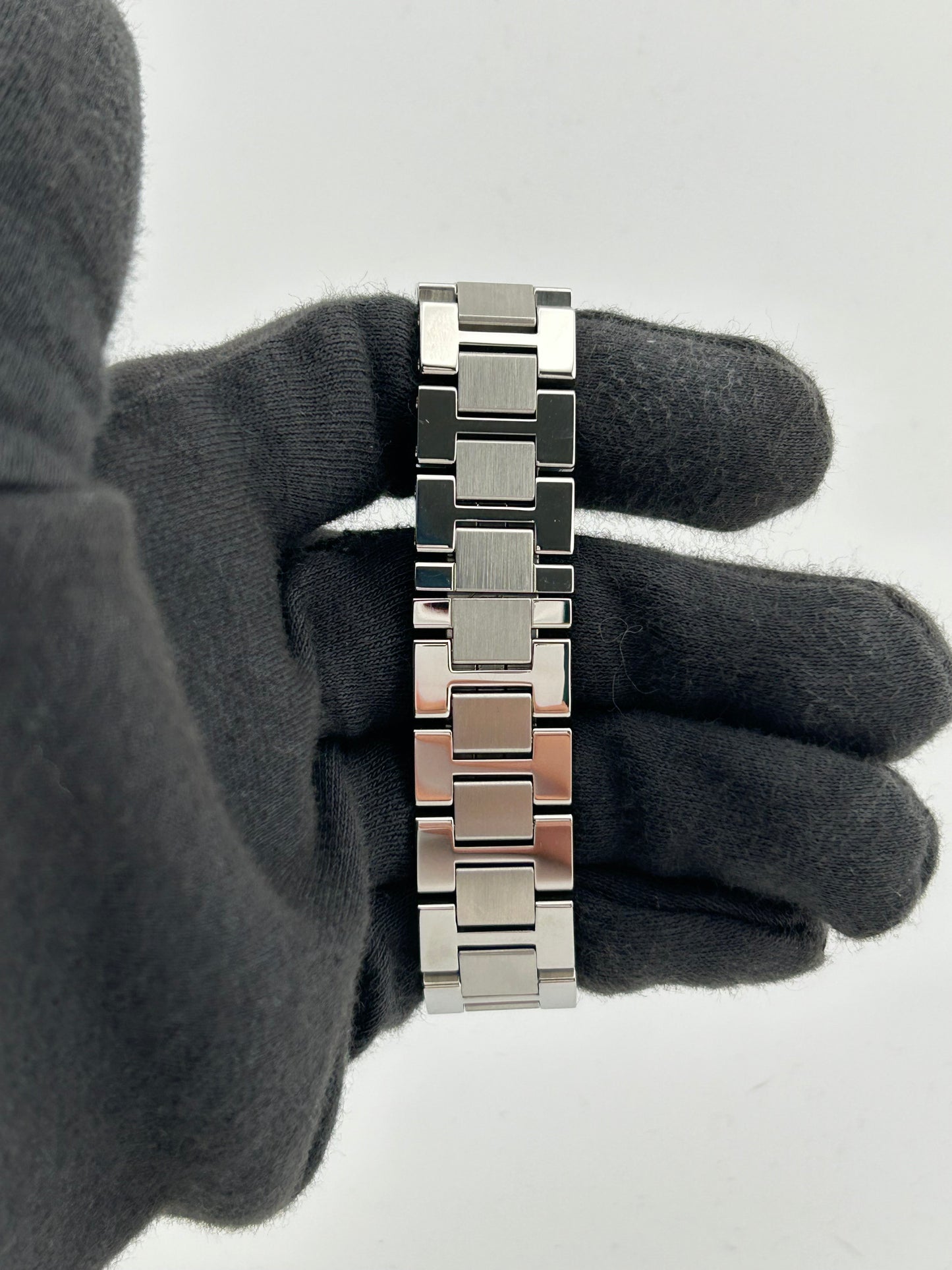 Cartier Ronde Solo de Cartier Silver Roman Numerals Dial on Stainless Steel Bracelet Ref. 2933 Papers 2013 — view 3