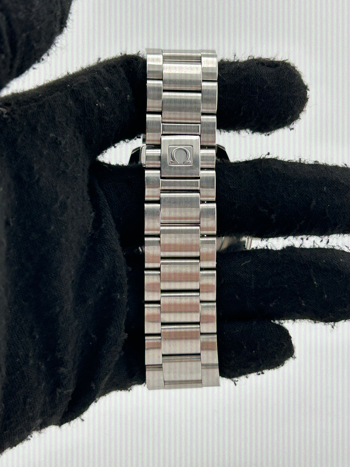Omega Seamaster Aqua Terra 150m Silver Dial on Stainless Steel Bracelet Ref. 2517.30.00 — view 4