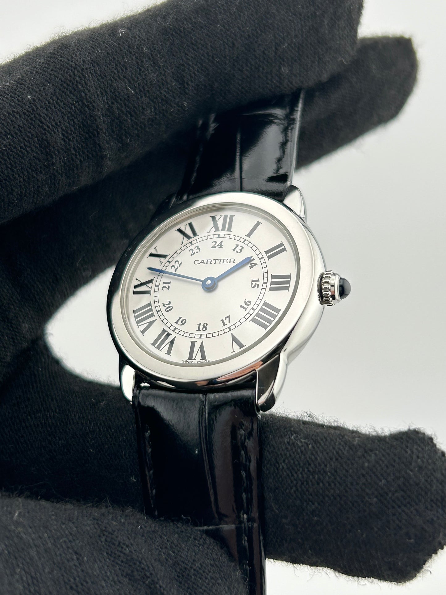 Cartier Ronde Solo de Cartier Silver Roman & Arabic Numerals Dial on Black Leather Strap Ref. W6700155 Card 2017 — view 3