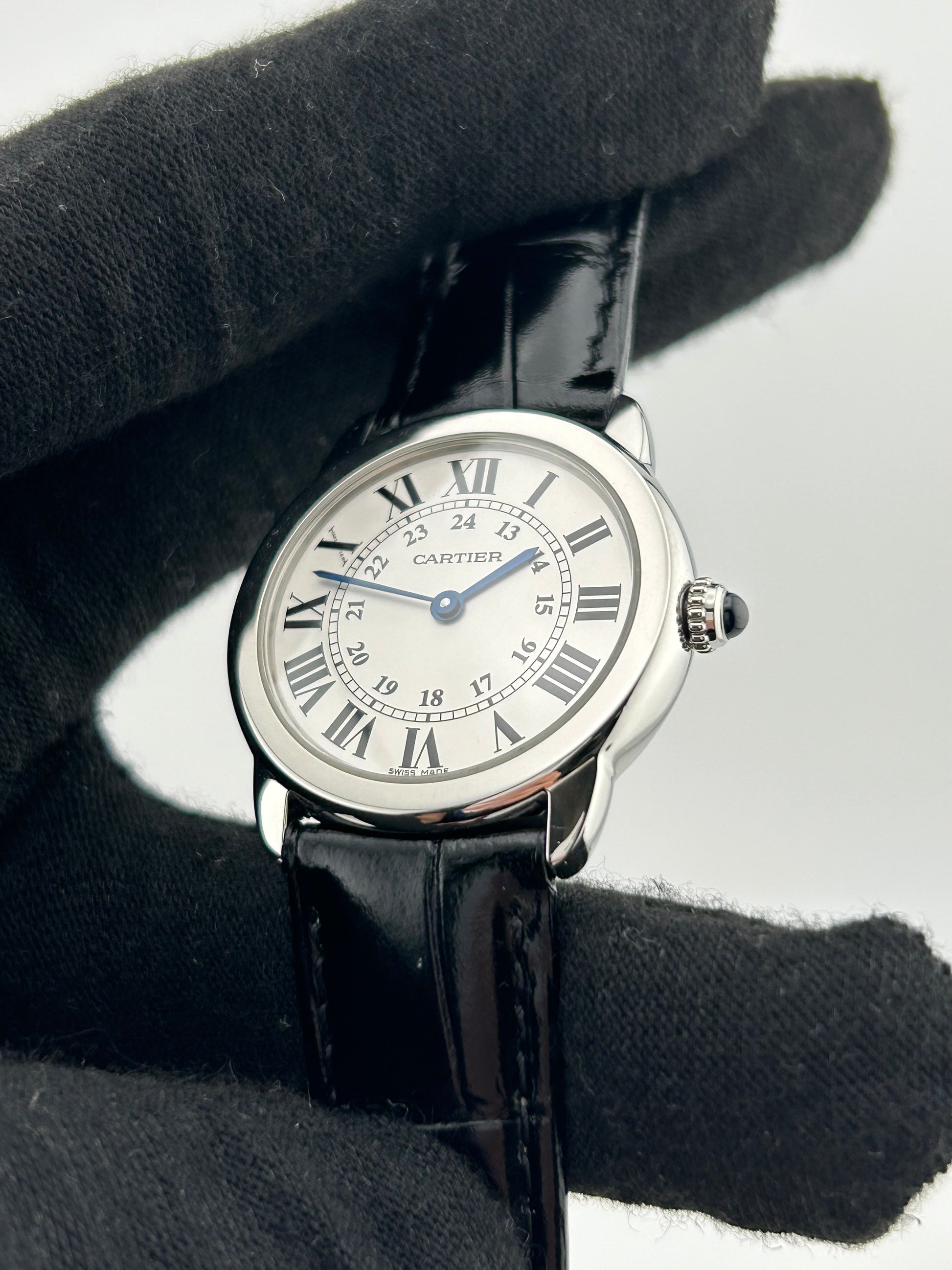 Cartier Ronde Solo de Cartier Silver Roman & Arabic Numerals Dial on Black Leather Strap Ref. W6700155 Card 2017 — view 3