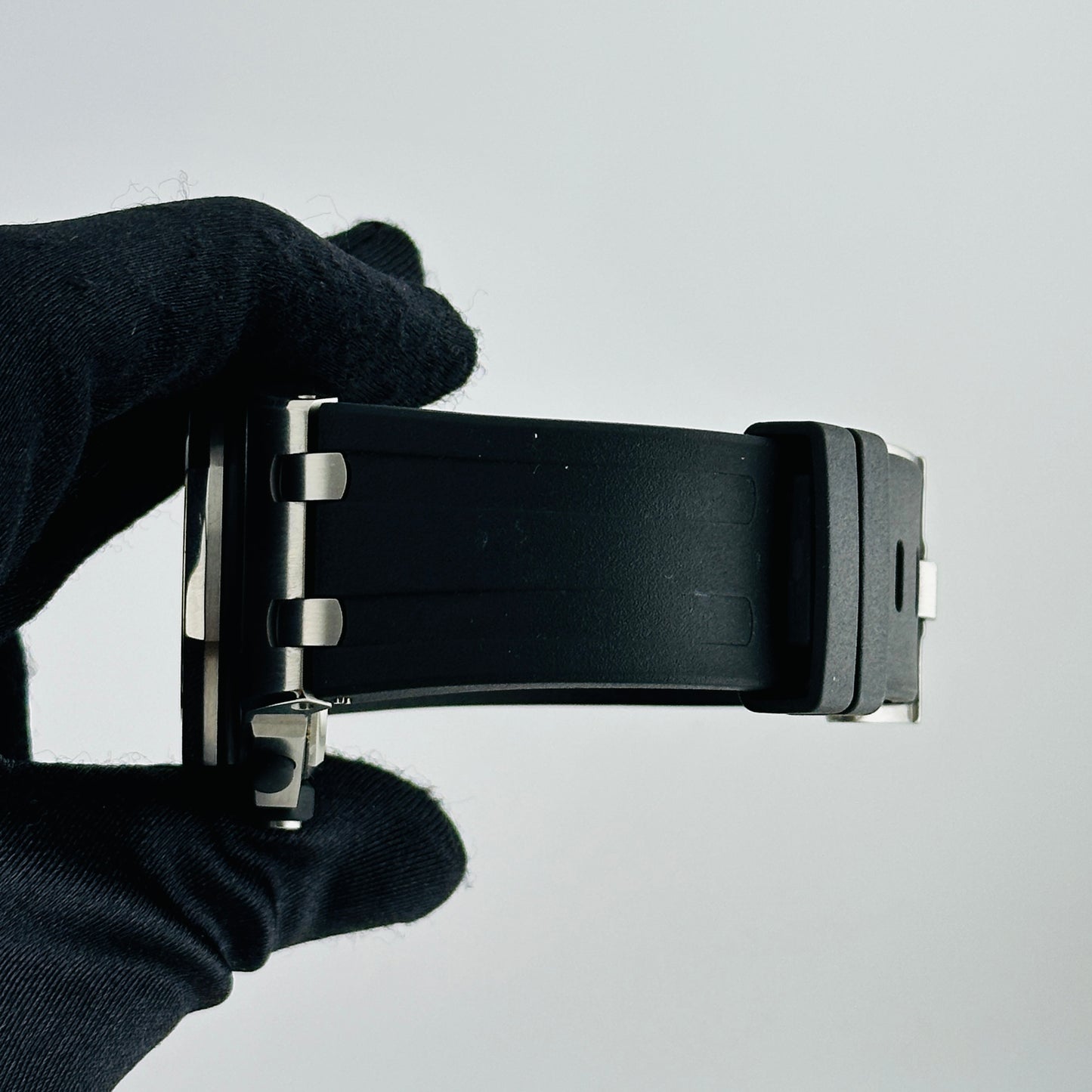 Audemars Piguet Royal Oak Offshore Safari White Dial on Rubber Strap Ref. 26170ST Papers 2011 — view 4