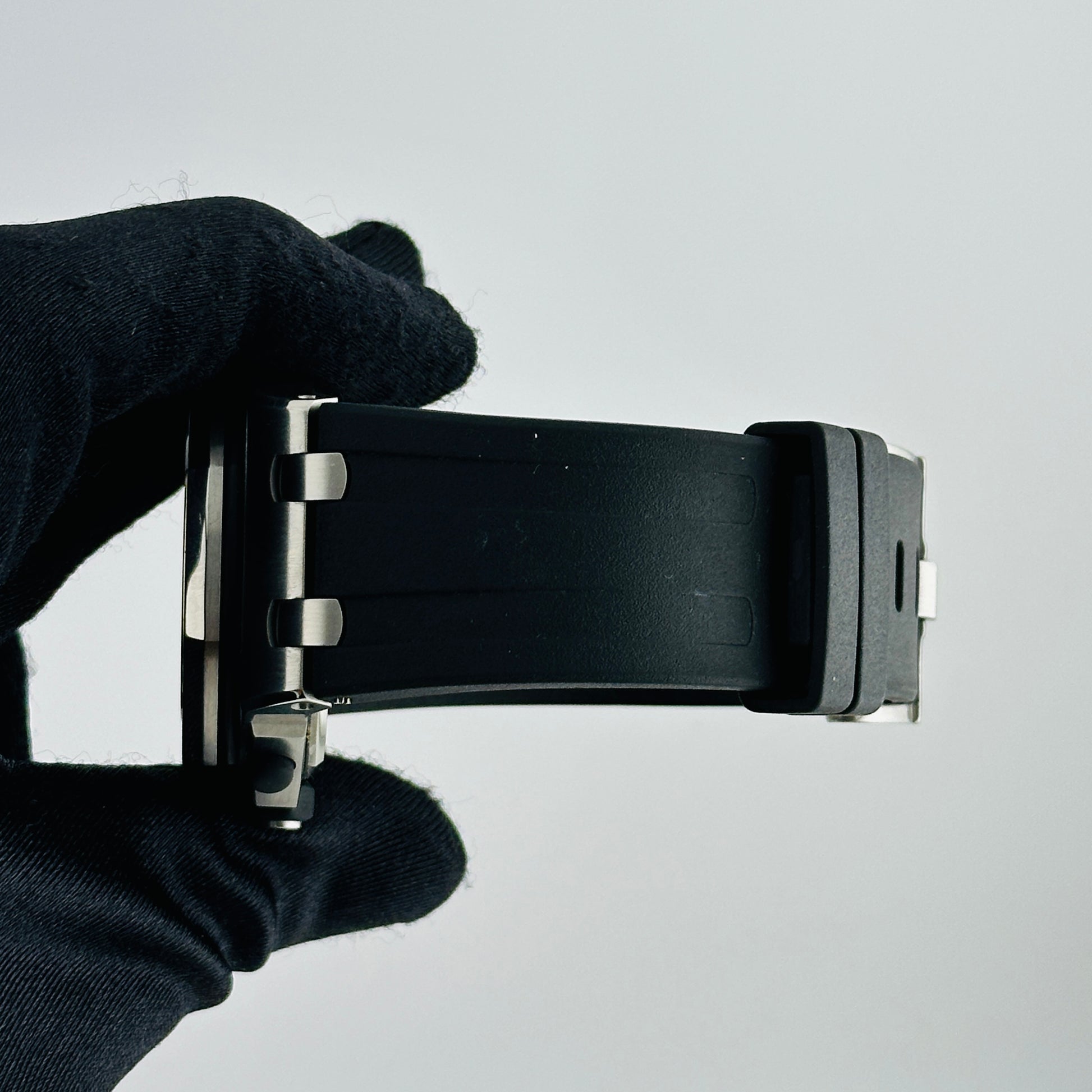 Audemars Piguet Royal Oak Offshore Safari White Dial on Rubber Strap Ref. 26170ST Papers 2011 — view 4