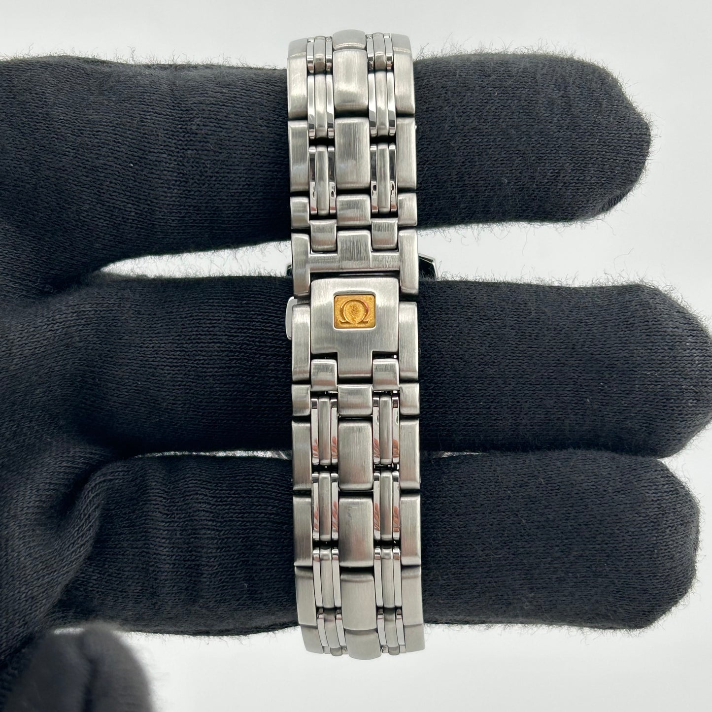 Omega Seamaster Diver White Dial on Stainless Steel Bracelet Ref. 2582.50.00 1997 — view 4