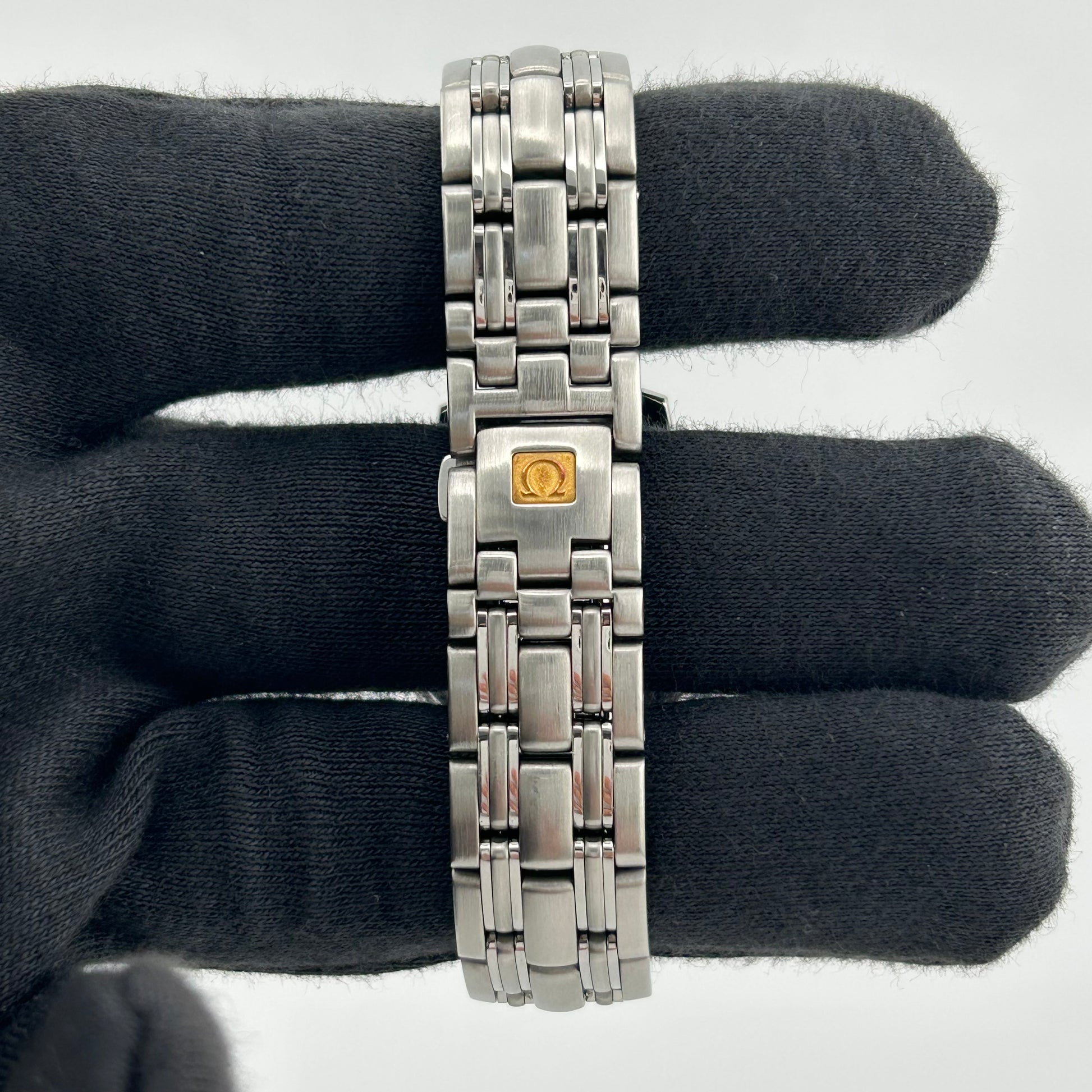 Omega Seamaster Diver White Dial on Stainless Steel Bracelet Ref. 2582.50.00 1997 — view 4