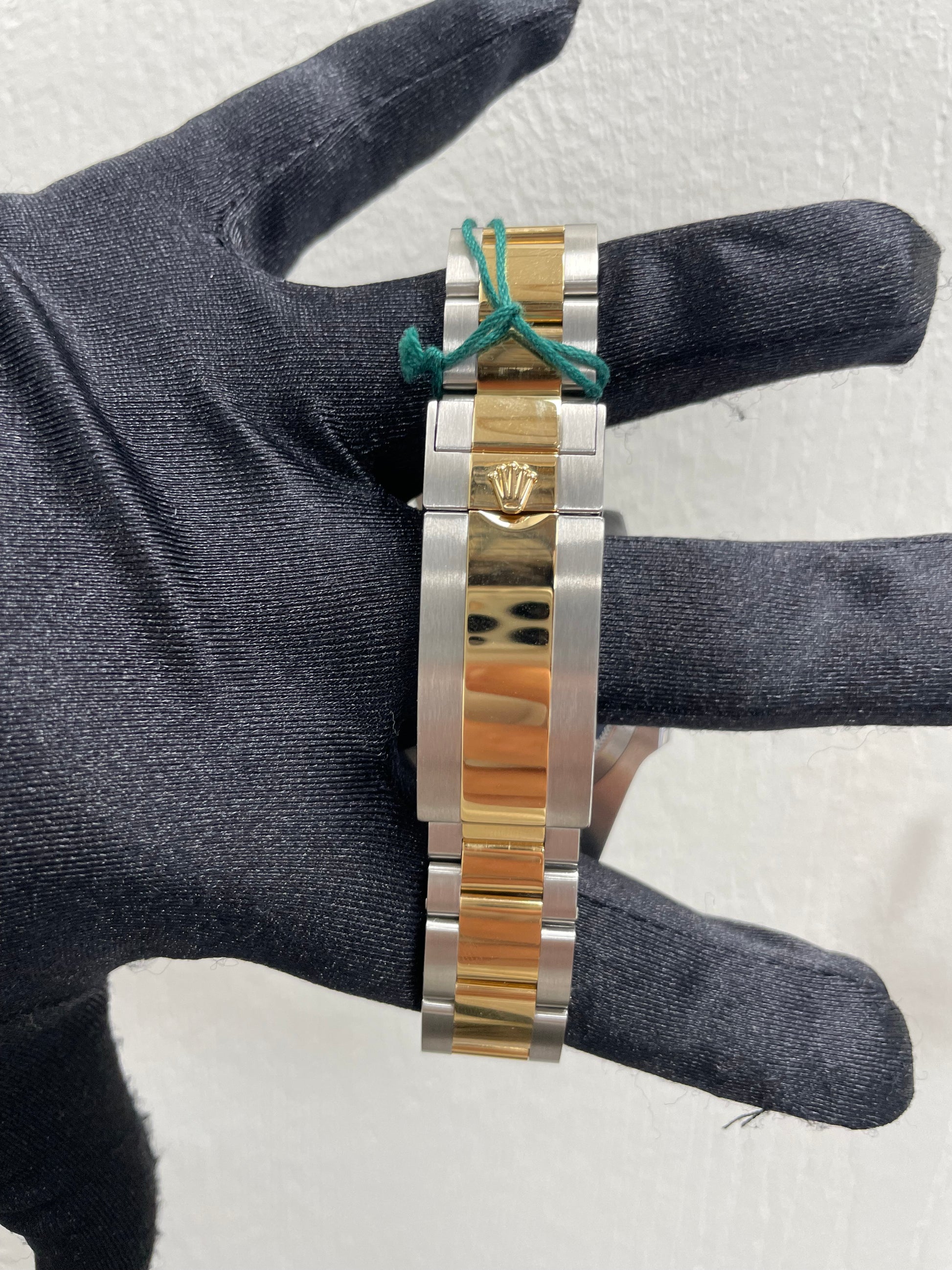 Rolex Submariner Black Dial on Oyster Ref. 126613LN Card 2021 — view 3