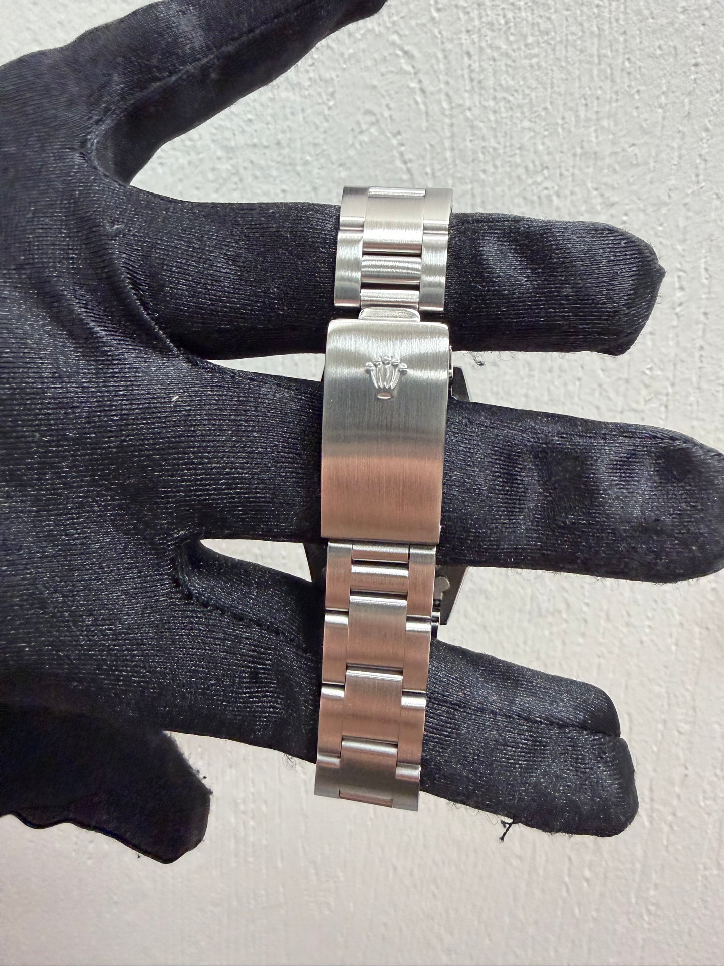 Rolex Oyster Perpetual Date Pink Dial on Oyster Ref. 15200 Papers 2003 — view 3