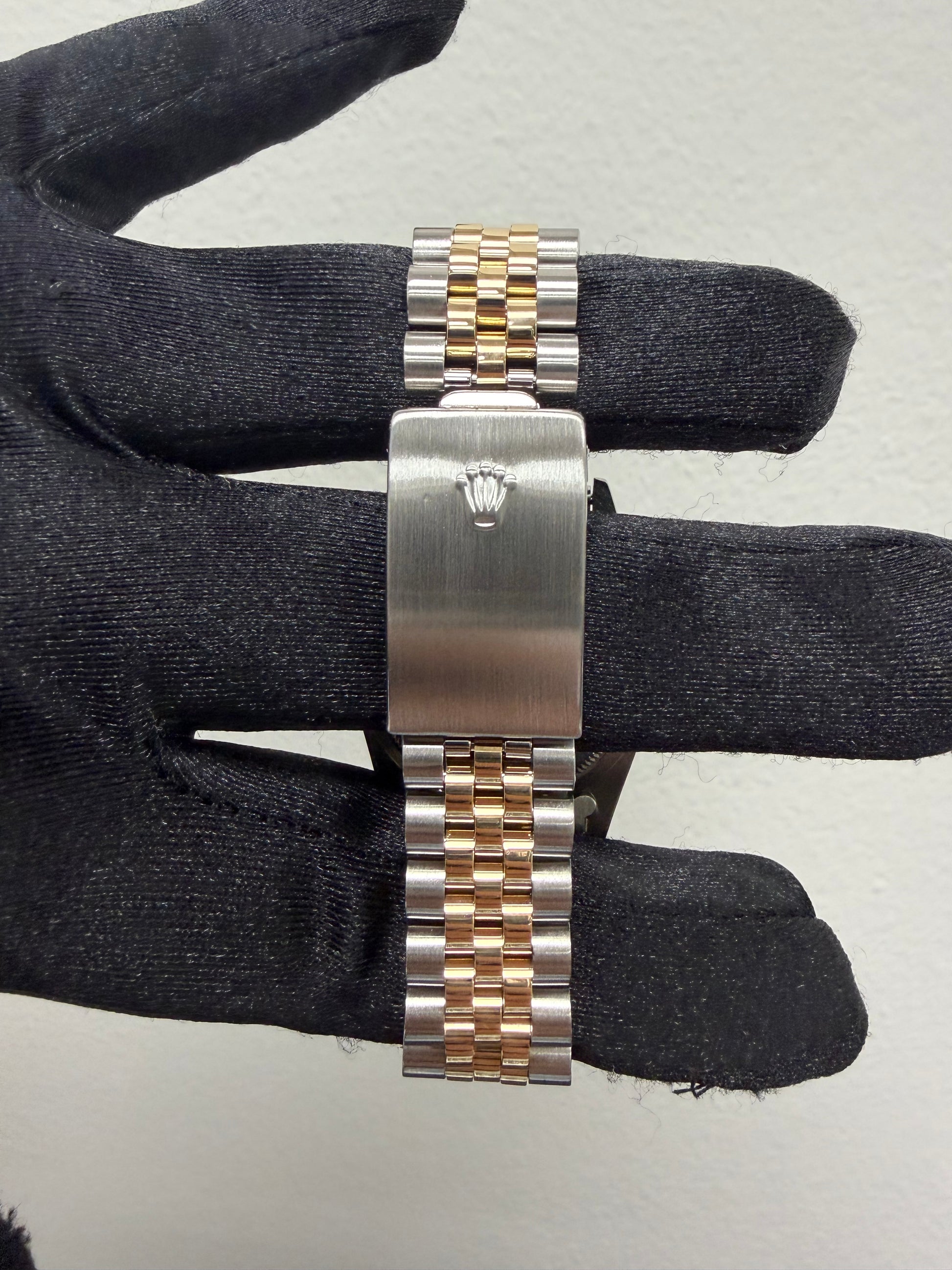 Rolex Datejust Champagne Diamond Dial on Jubilee Ref. 16233 — view 3