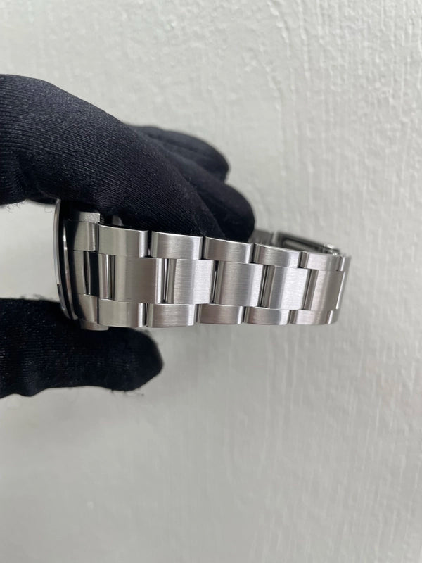 Rolex Datejust Silver Dial on Oyster Ref 16200 with Papers 2005