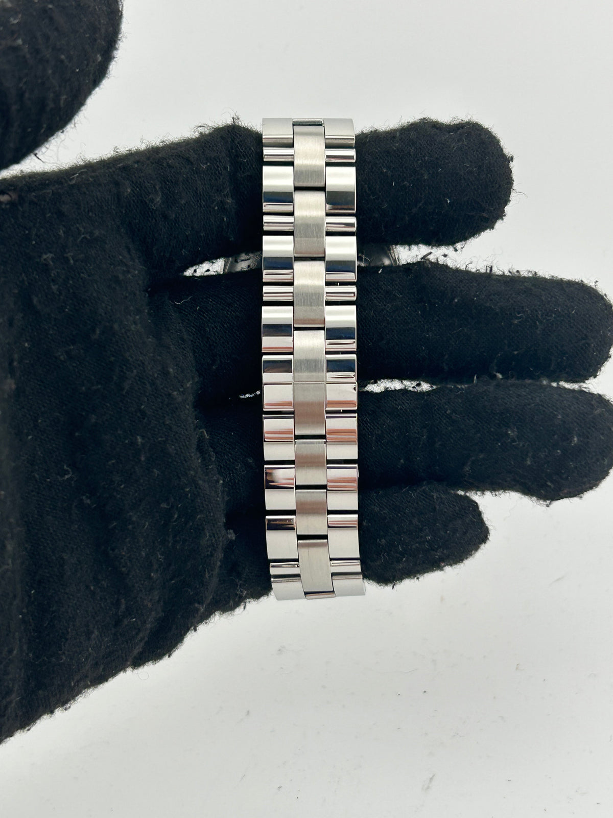 Cartier Cle de Cartier Silver Roman Numerals Dial on Stainless Steel Bracelet Ref. WSCL0005 Papers 2019 — view 4