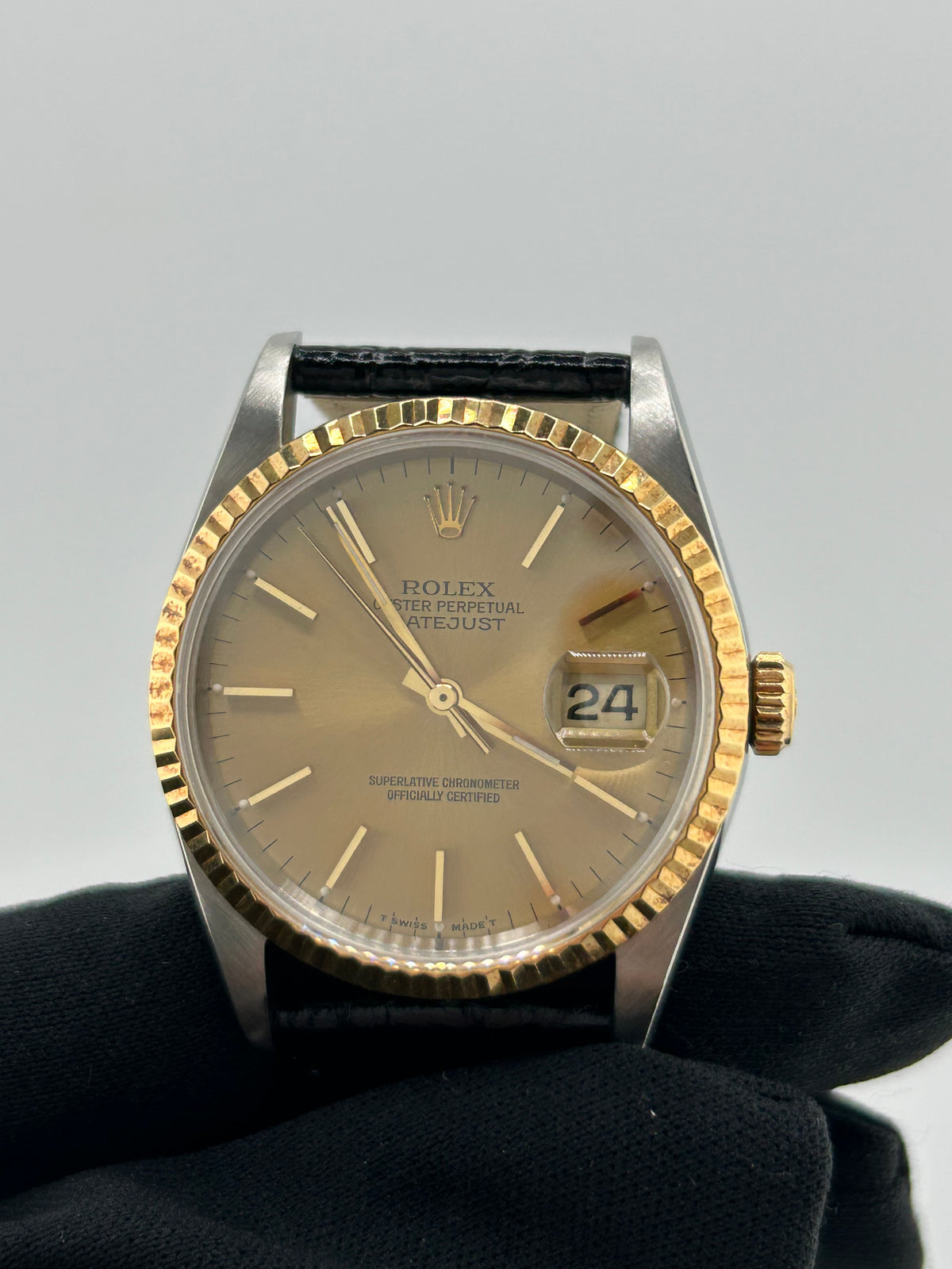 Rolex Datejust 36 Champagne Stick Dial on Generic Black Leather Strap Ref. 16233 1993 — view 3