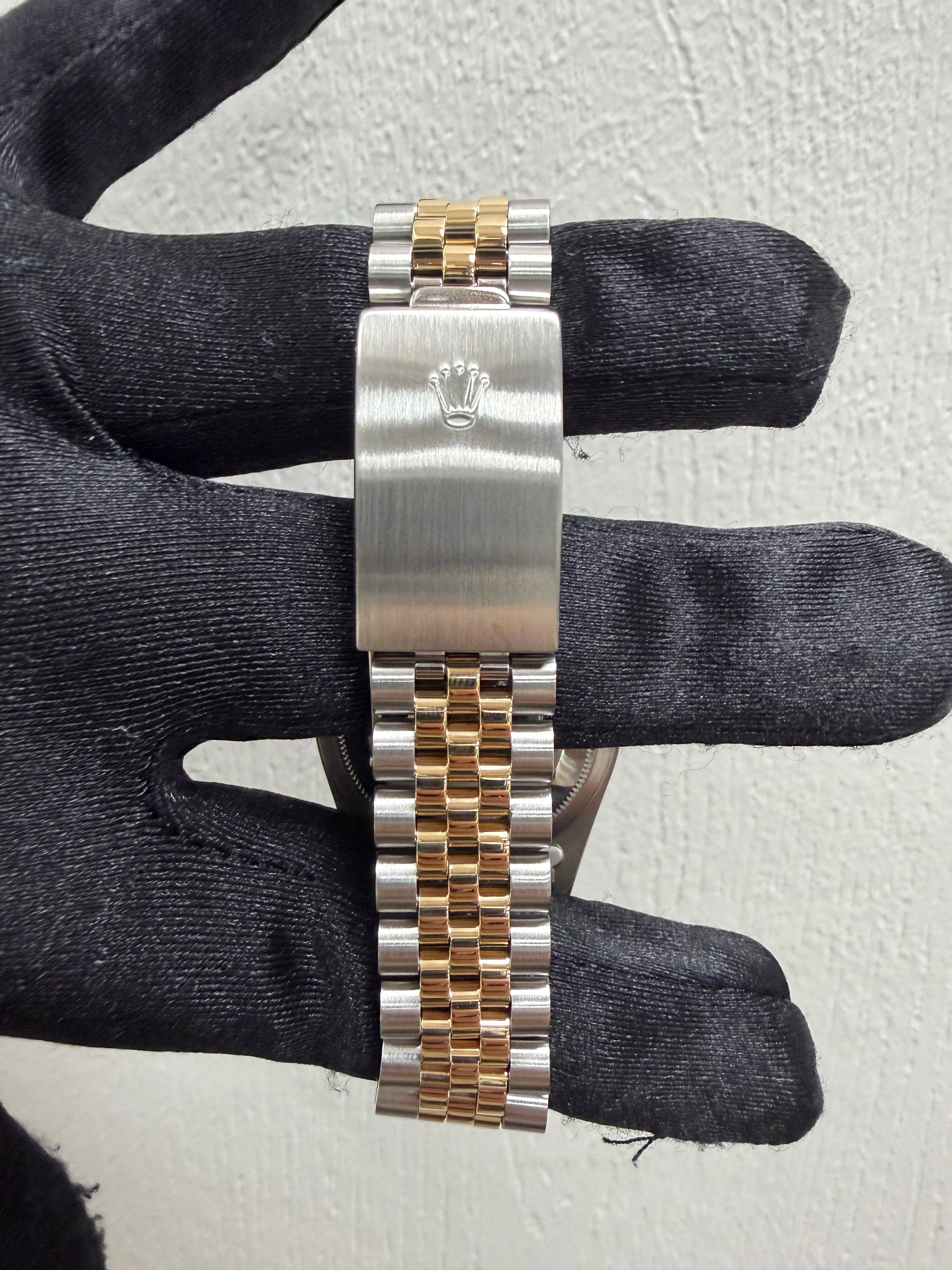 Rolex Datejust Champagne Diamond Dial on Jubilee Ref. 16233 1995 — view 3