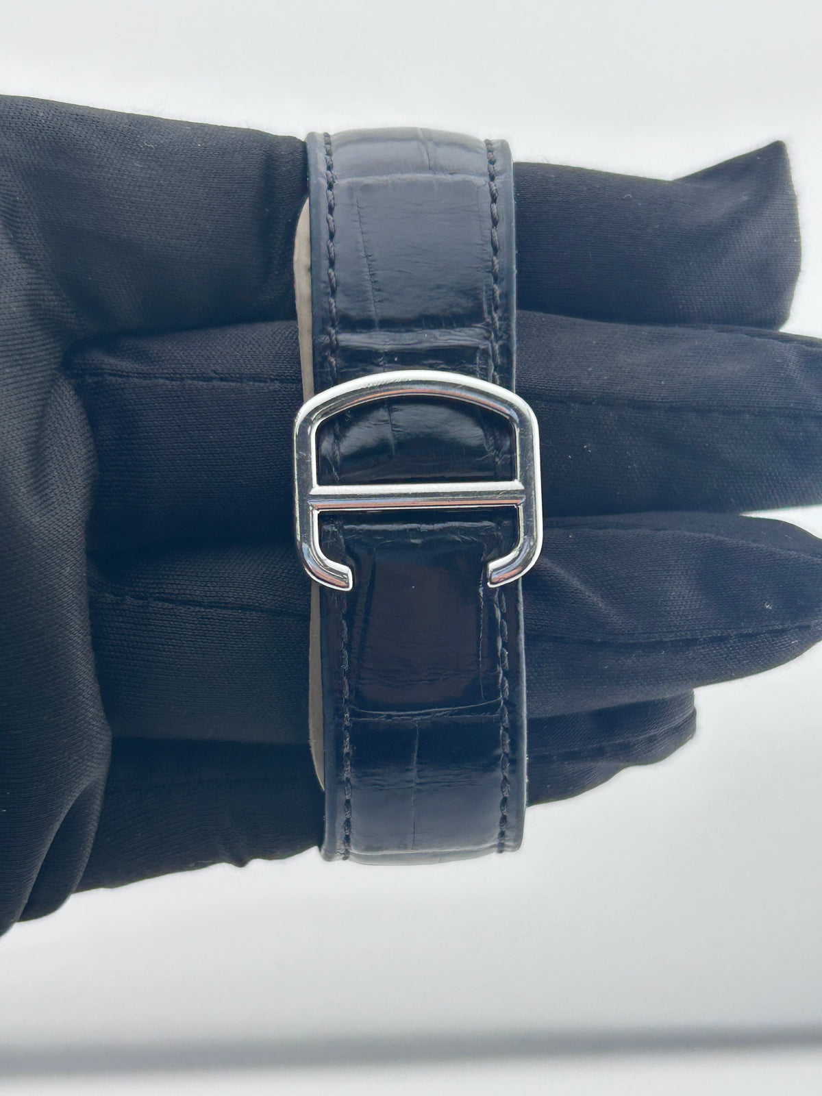 Cartier Calibre De Cartier Silver Roman Numerals Dial on Black Leather Strap Ref. 35840 Card 2017 — view 4