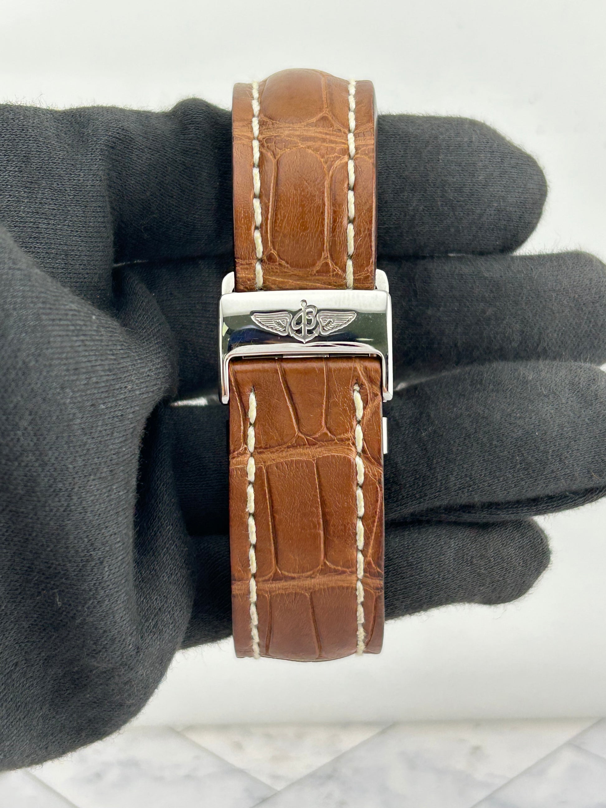 Breitling Bentley Mark VI Silver Dial on Leather Ref. P26362 — view 4