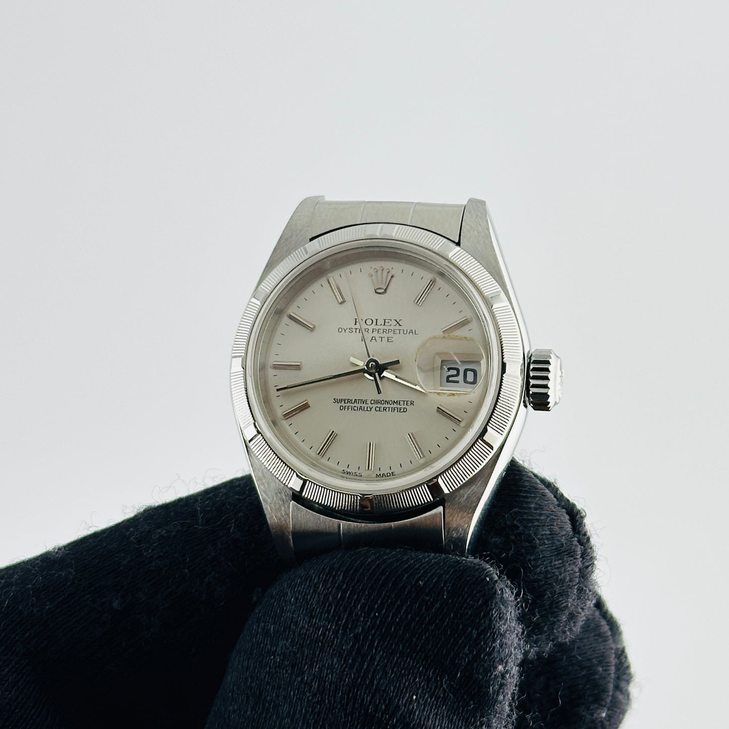 Rolex Oyster Perpetual Date Silver Stick Dial on Oyster Bracelet Ref. 79190 2000 — view 2