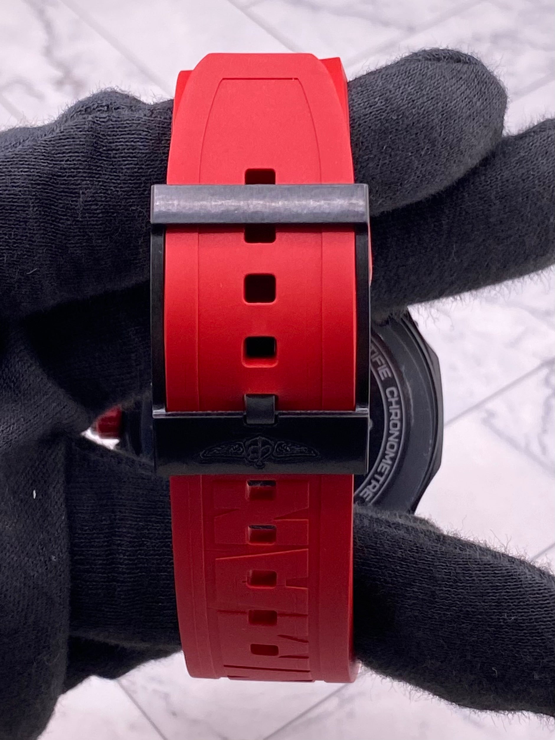 Breitling Endurance Pro Red Dial on Rubber Strap Ref. X823109A1K1S1 Card 2026 — view 4