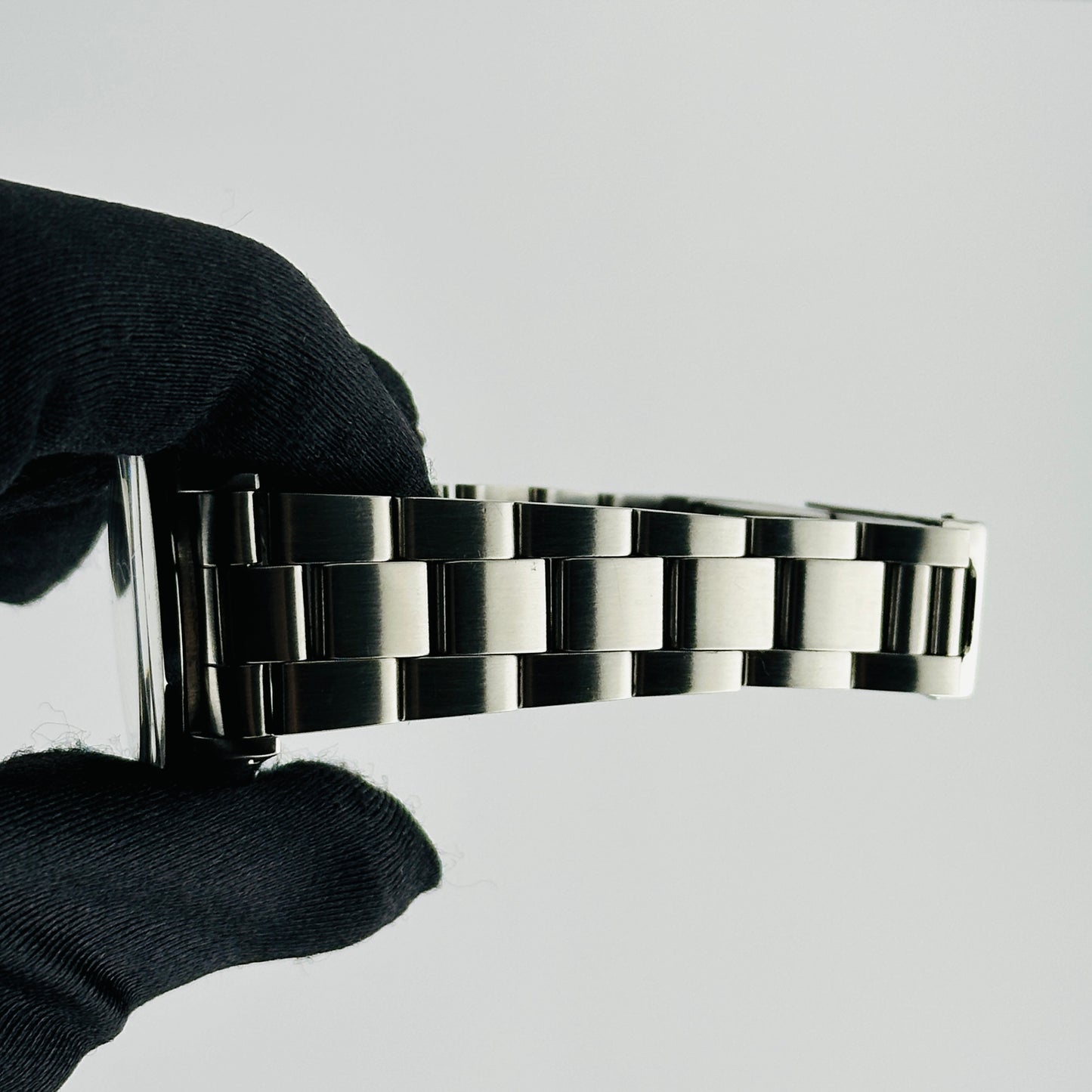 Rolex Air-King Silver Dial on Oyster Ref. 5500 Papers 1975 — view 4