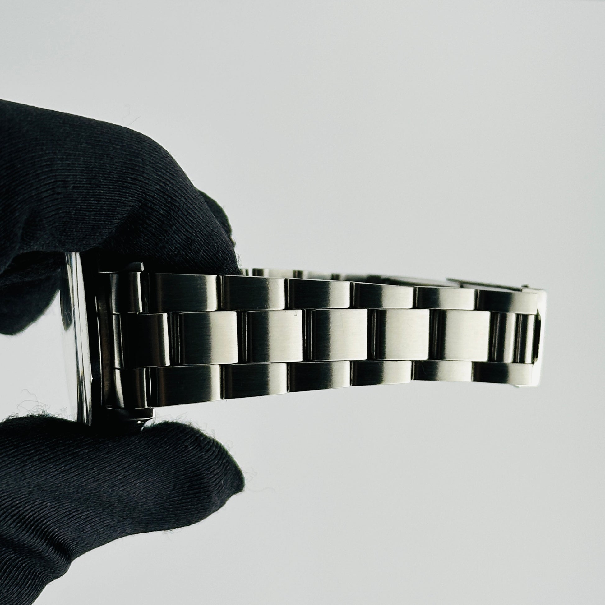 Rolex Air-King Silver Dial on Oyster Ref. 5500 Papers 1975 — view 4