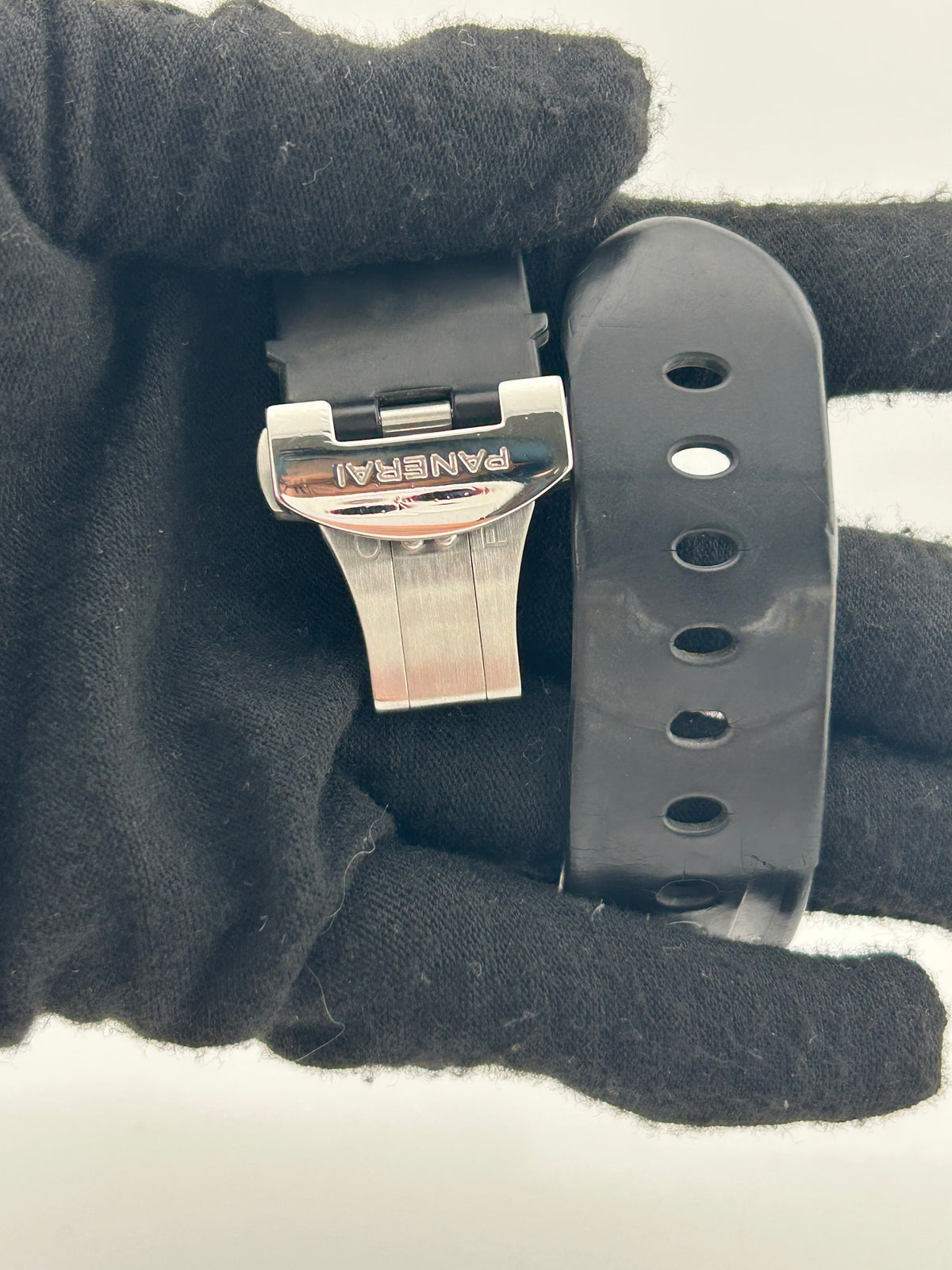 Panerai Luminor Marina Black Arabic Dial on Rubber Strap Ref. PAM00104 with Box 2011 — view 4