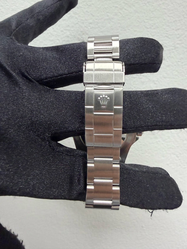 Rolex Submariner Black Dial on Oyster Ref 16610 with Papers 1999