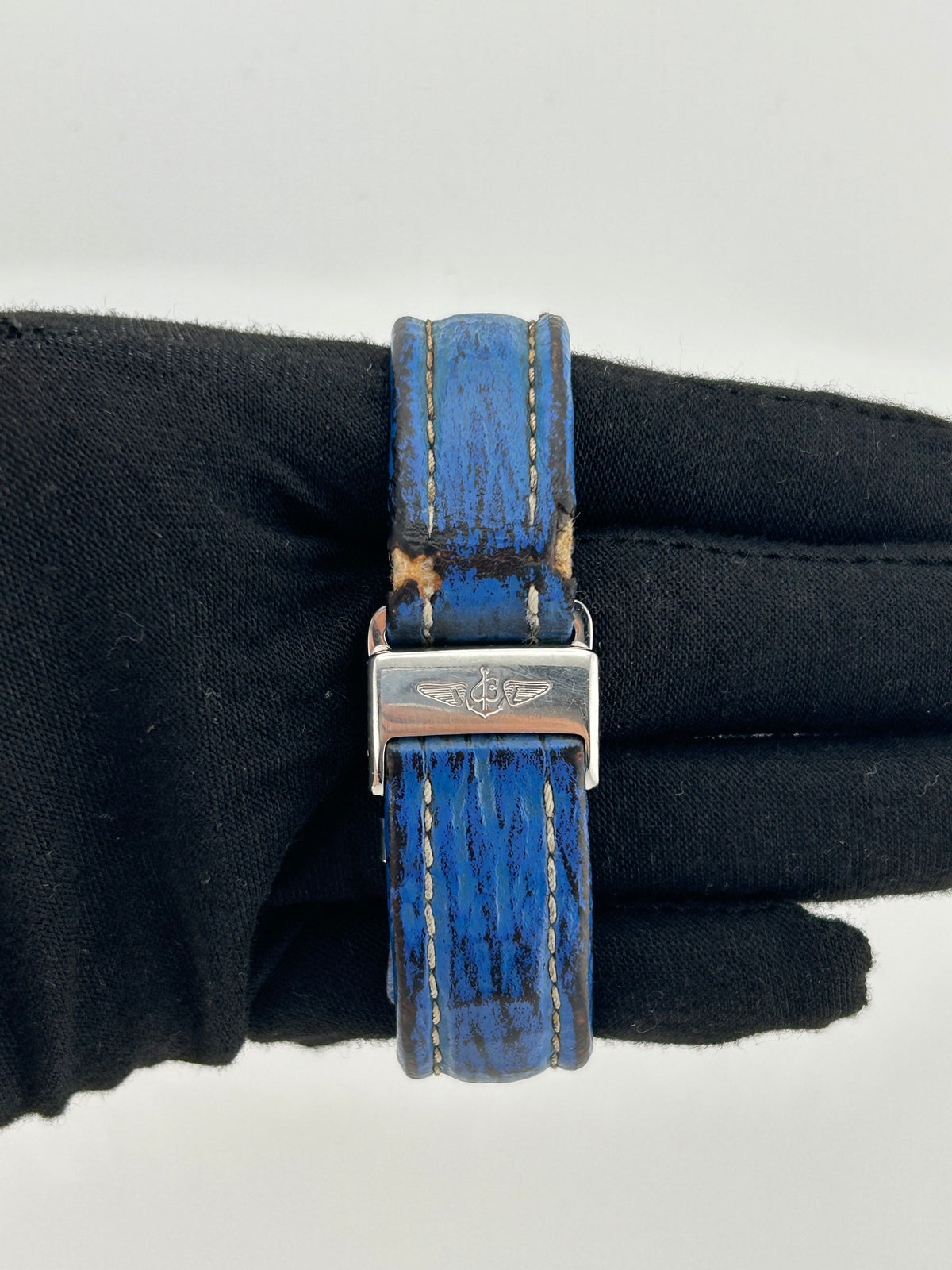 Breitling Breitling Chronomat Blue Dial on Blue Leather Strap Ref. B13048 — view 3