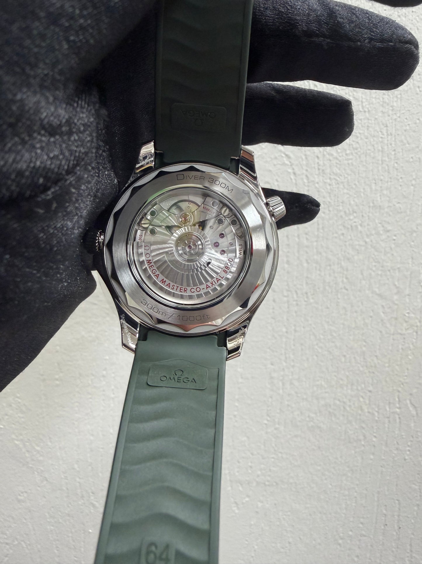 Omega Seamaster Diver 300M Co-Axial Master Chronometer Green Dial on Rubber Strap Ref. 210.32.42.20.10.001 Card Open Date — view 5