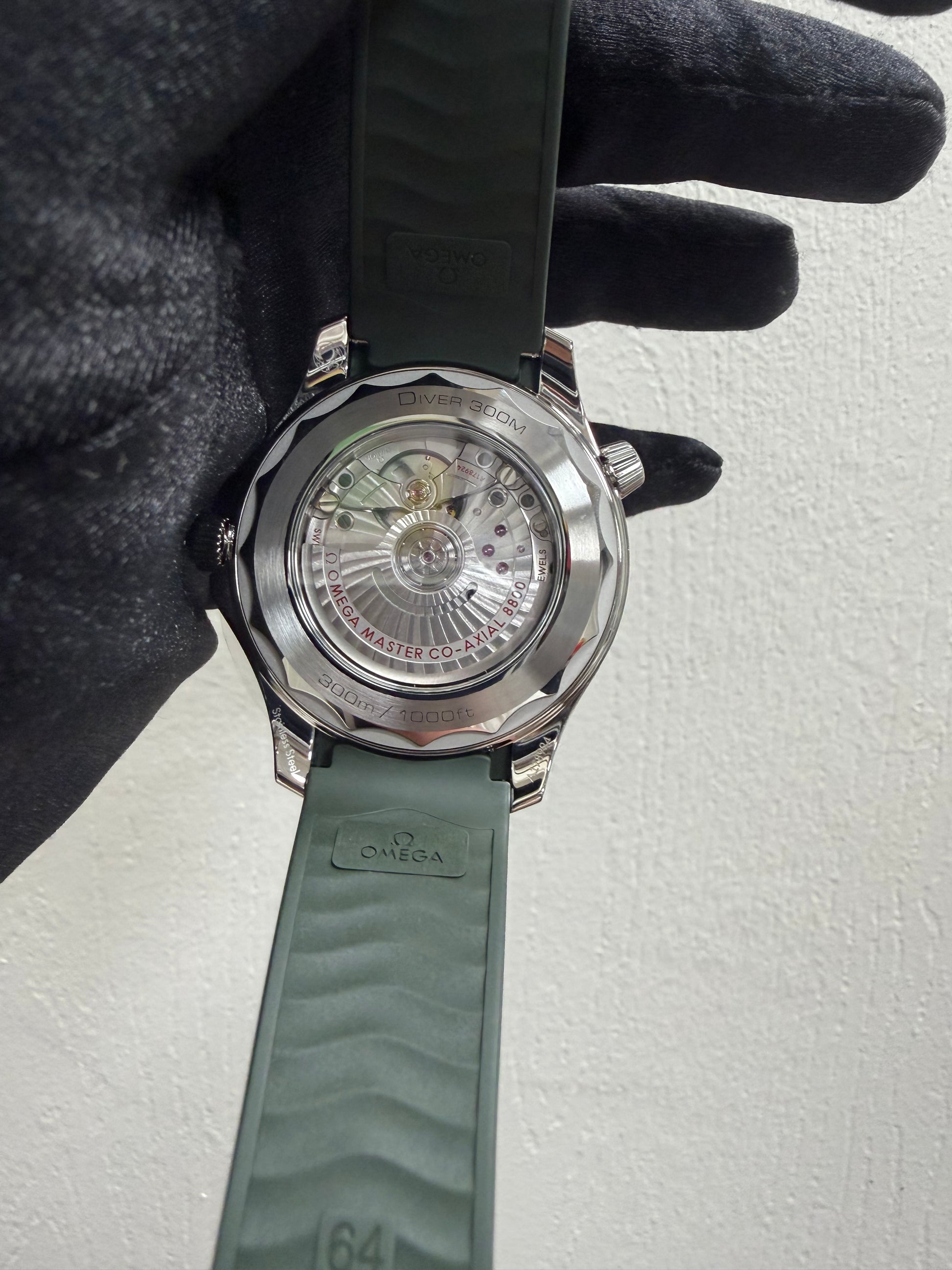Omega Seamaster Diver 300M Co-Axial Master Chronometer Green Dial on Rubber Strap Ref. 210.32.42.20.10.001 Card Open Date — view 5