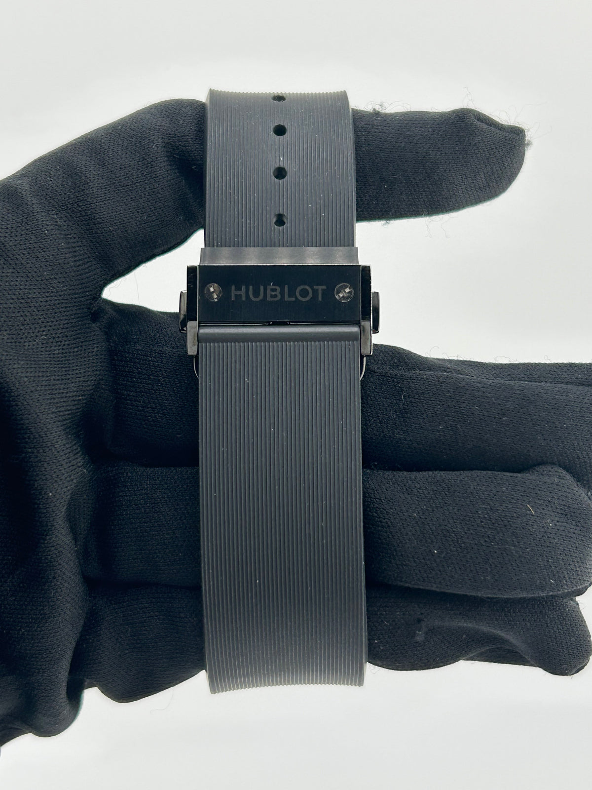 Hublot Classic Fusion Blue Dial on Black Rubber Band Ref. 521.CM.7170.LR Service Papers 2019 — view 4