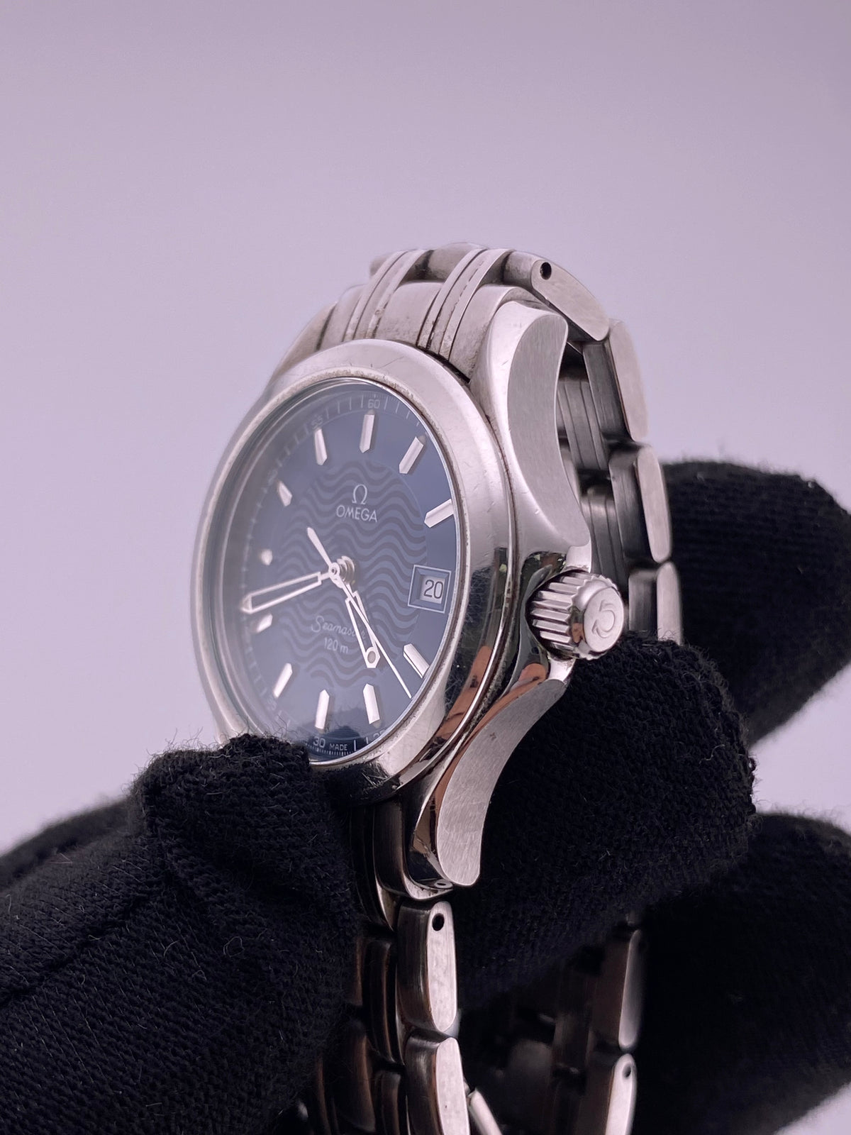 Omega Seamaster 120m Blue Dial on Stainless Steel Bracelet Ref. 2571.81 — view 3