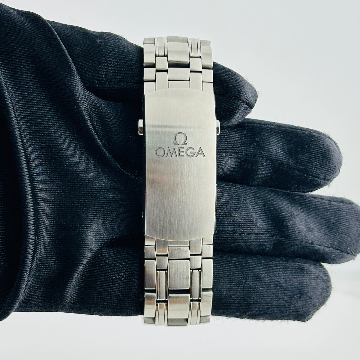 Omega Seamaster Diver 300M Co-Axial Master Chronometer Blue Dial on Stainless Steel Bracelet Ref. 210.30.42.20.03.001 Complete 2024 — view 4