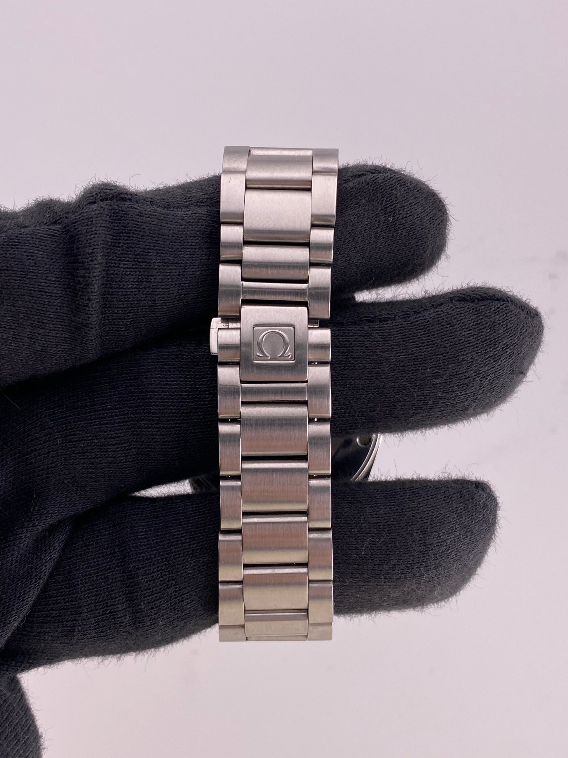 Omega Seamaster Blue Dial on Stainless Steel Bracelet Ref. 2518.80.00 — view 3