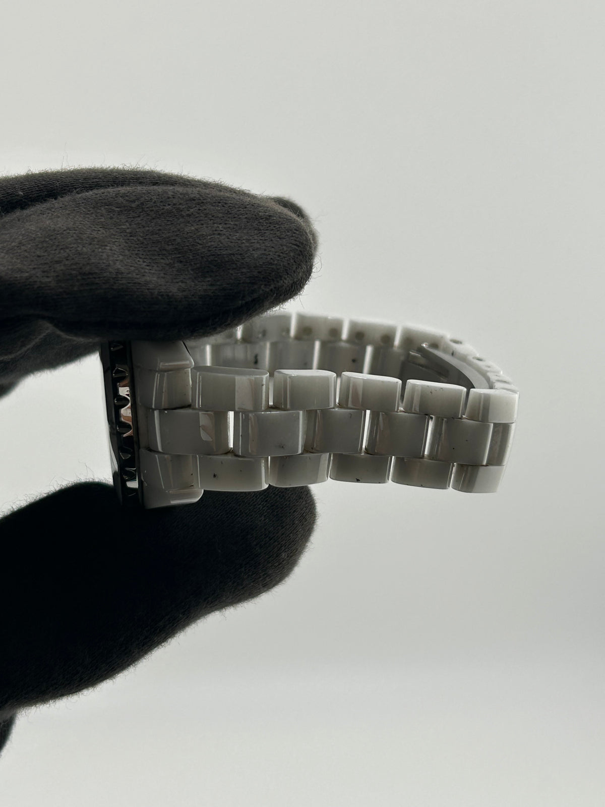 Chanel J12 White Diamond Dial on White Ceramic Bracelet Ref. H1628 Complete 2013 — view 5