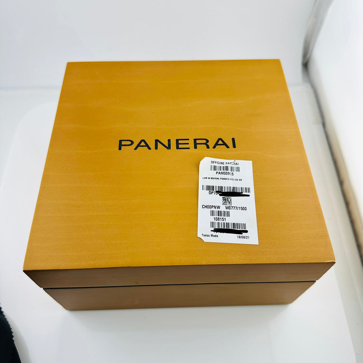 Panerai Luminor Base Black Dial on Leather Strap Ref. PAM00915 Complete 2021 — view 9