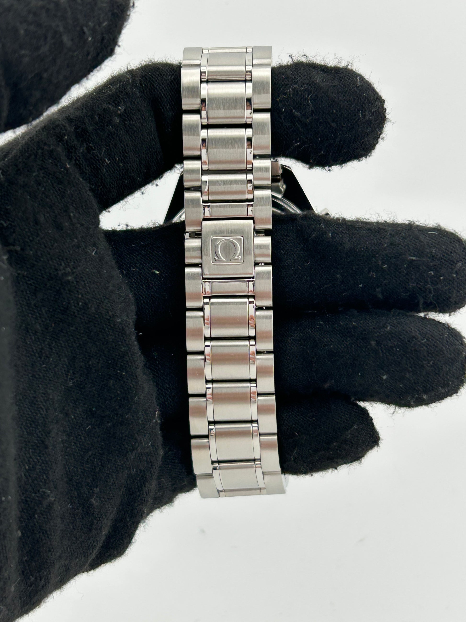 Omega Speedmaster Black Dial on Stainless Steel Bracelet Ref. 3513.50.00 — view 4