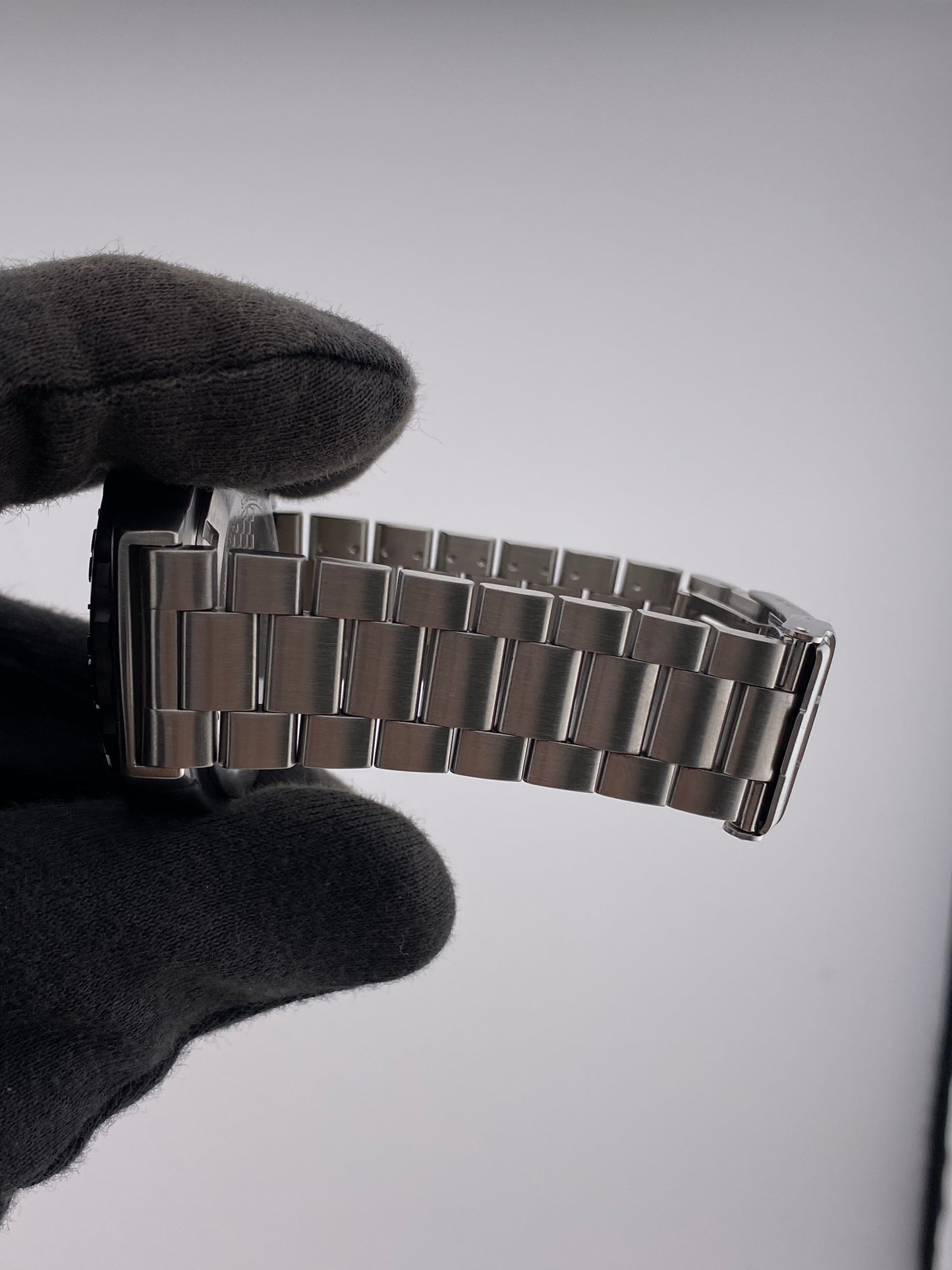 Tag Heuer Formula 1 Black Dial on Stainless Steel Bracelet Ref. WAU1114 — view 5